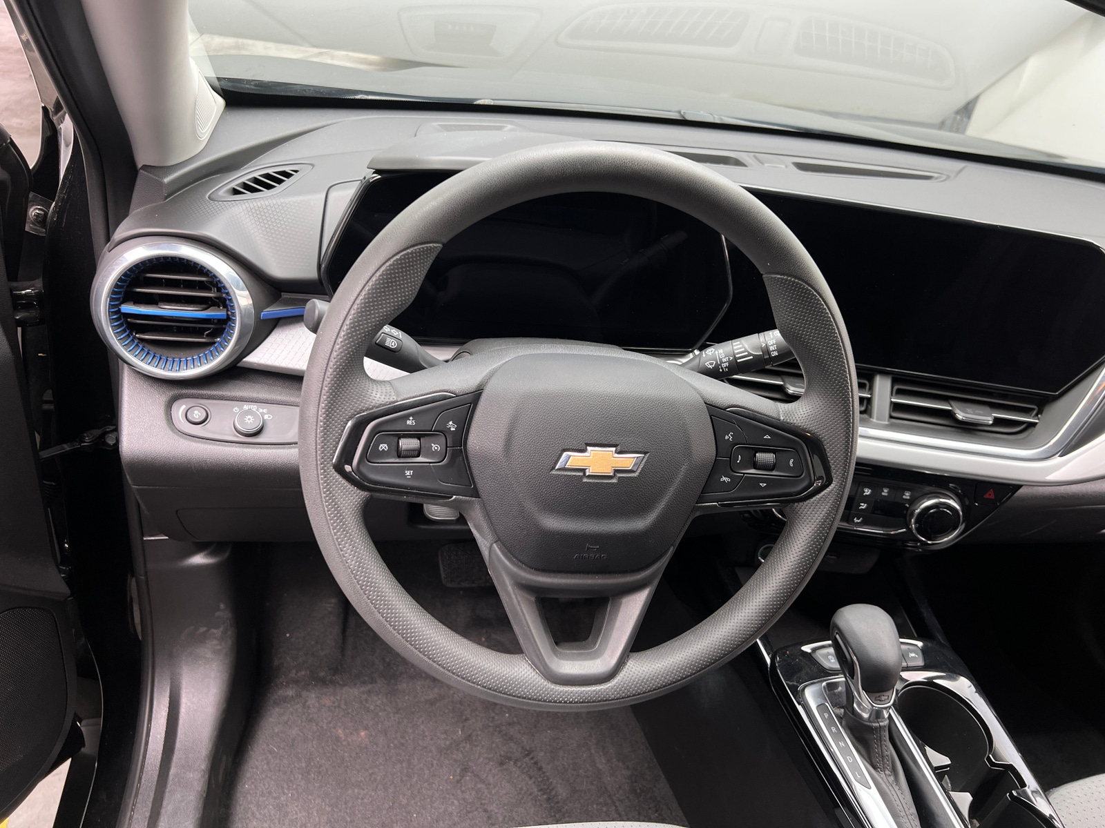 Thumbnail: 2025 Chevrolet Trax - 4