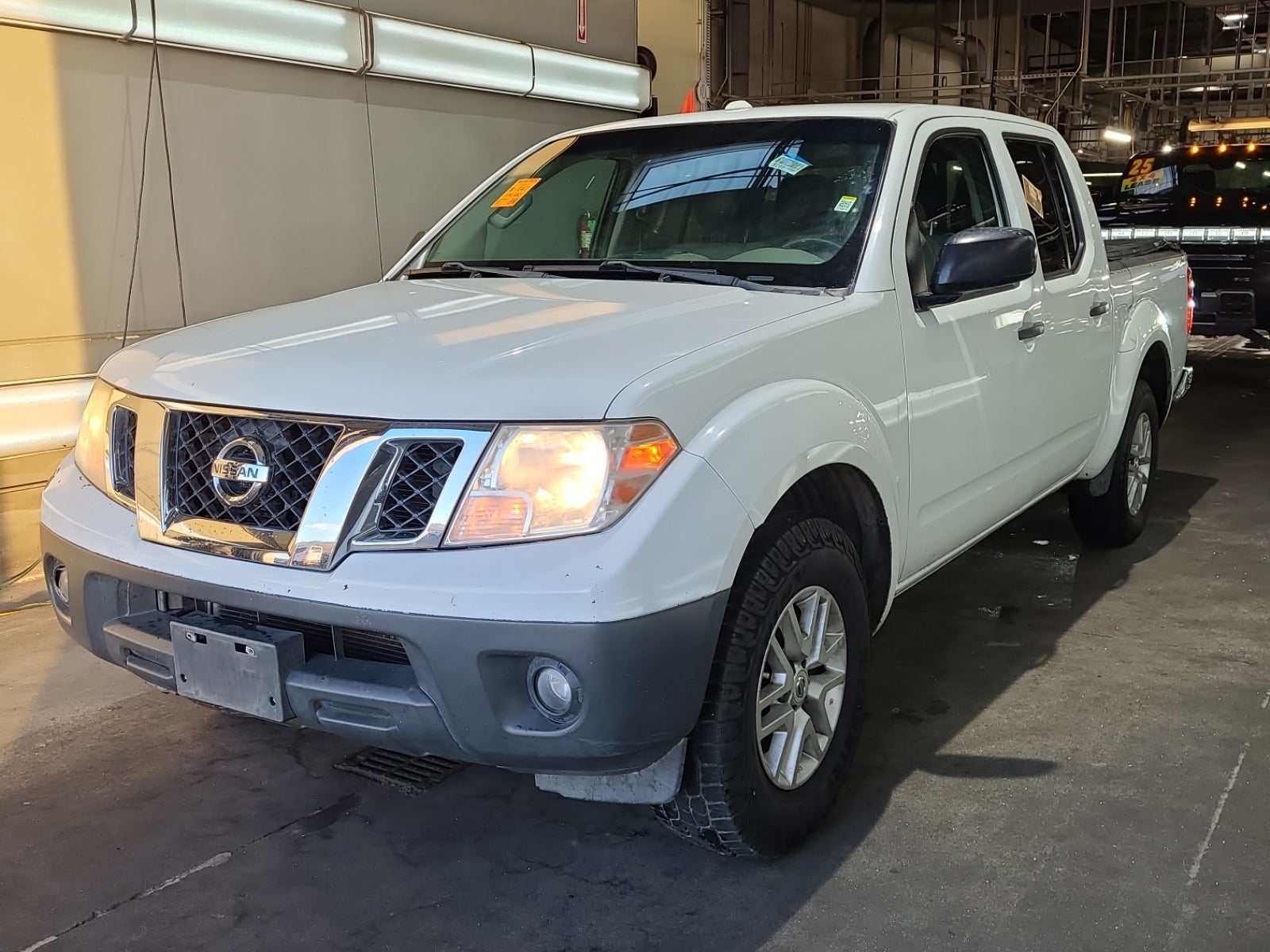 2015 Nissan Frontier 2WD Crew Cab SWB Auto SV
