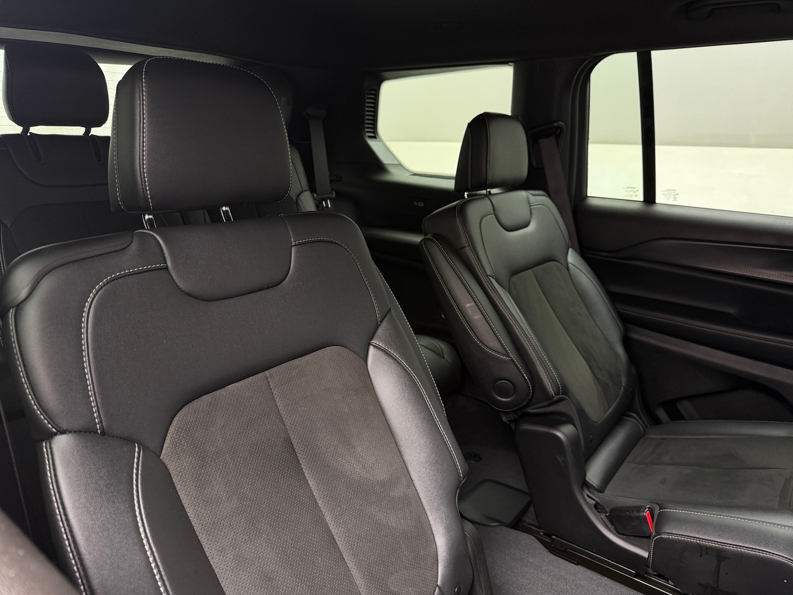 Thumbnail: 2023 Jeep Grand Cherokee L - 5