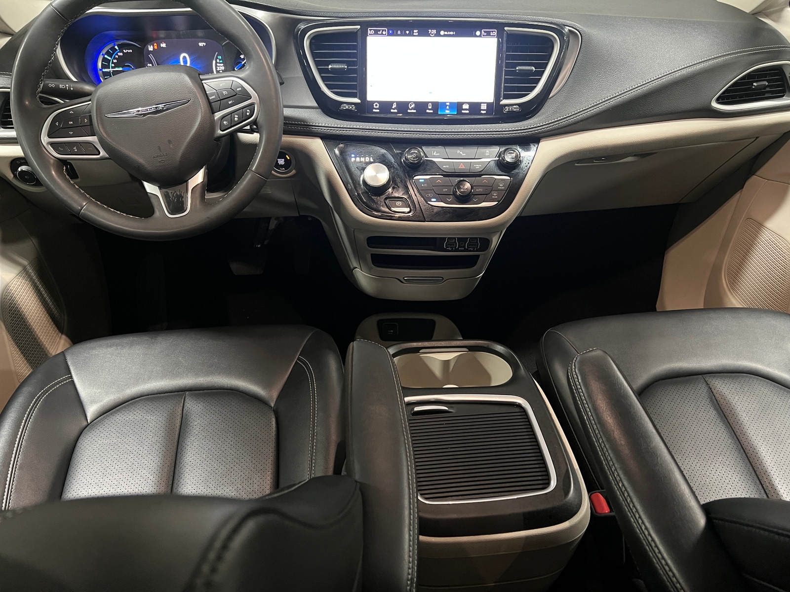 Thumbnail: 2024 Chrysler Pacifica - 2