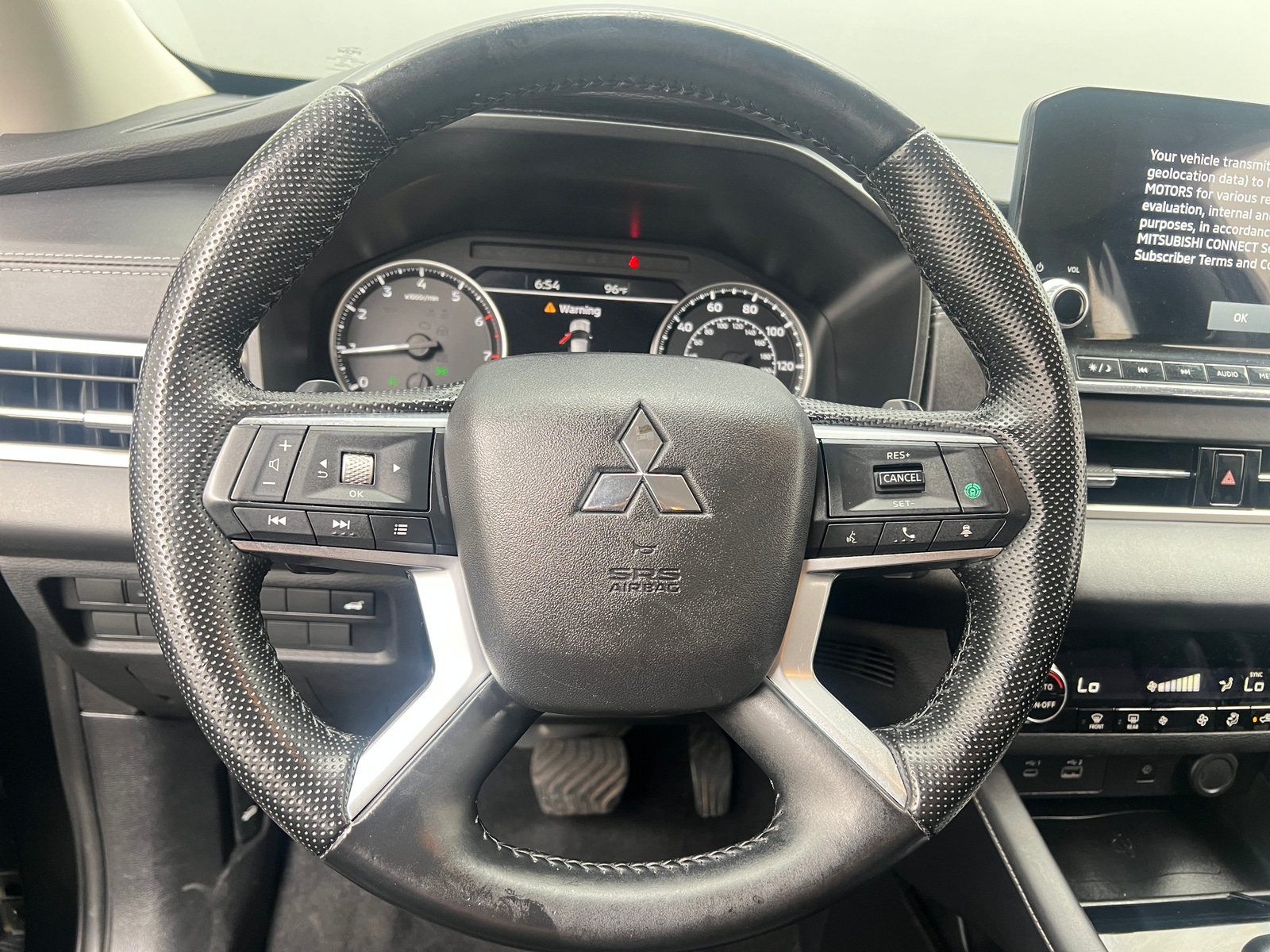 Thumbnail: 2024 Mitsubishi Outlander - 4