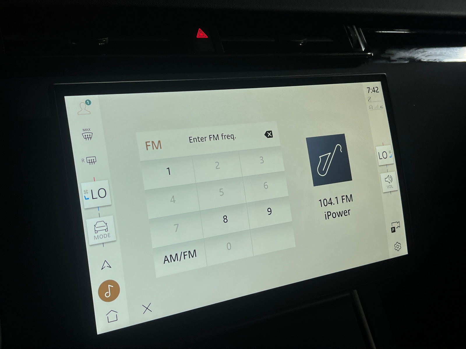 Thumbnail: 2024 Land Rover Range Rover Velar - 3