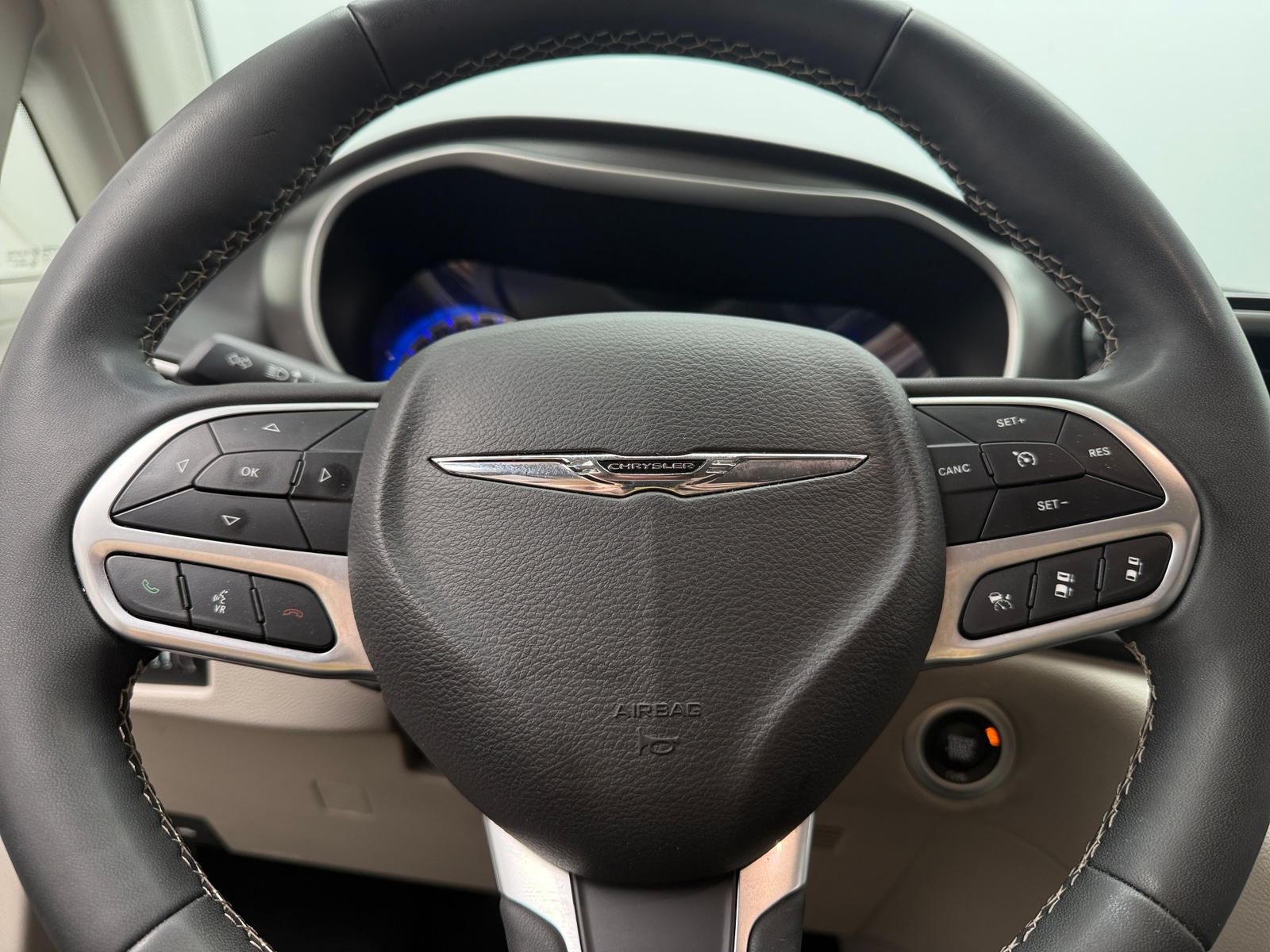 Thumbnail: 2024 Chrysler Pacifica - 4