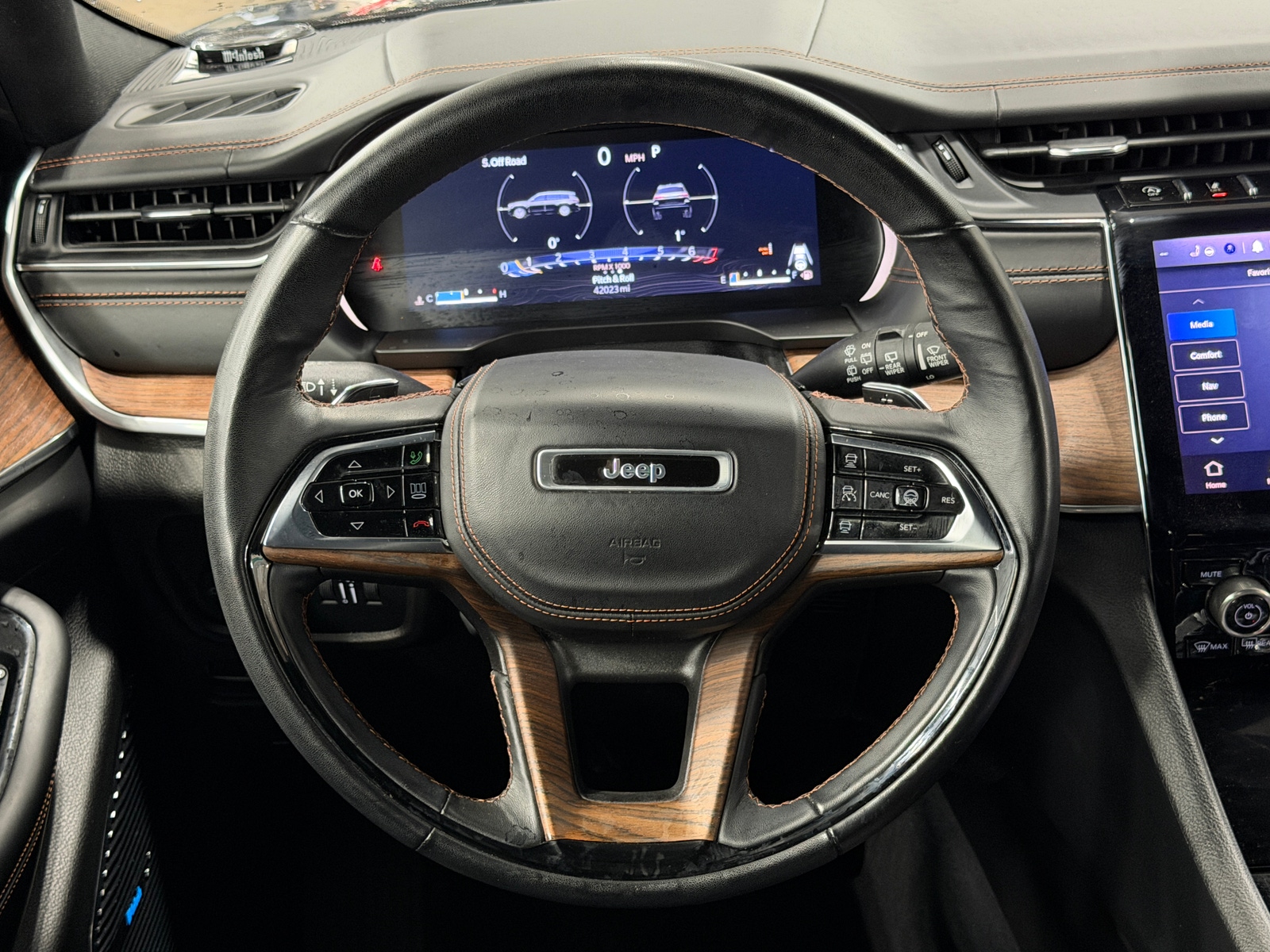 Thumbnail: 2023 Jeep Grand Cherokee L - 4