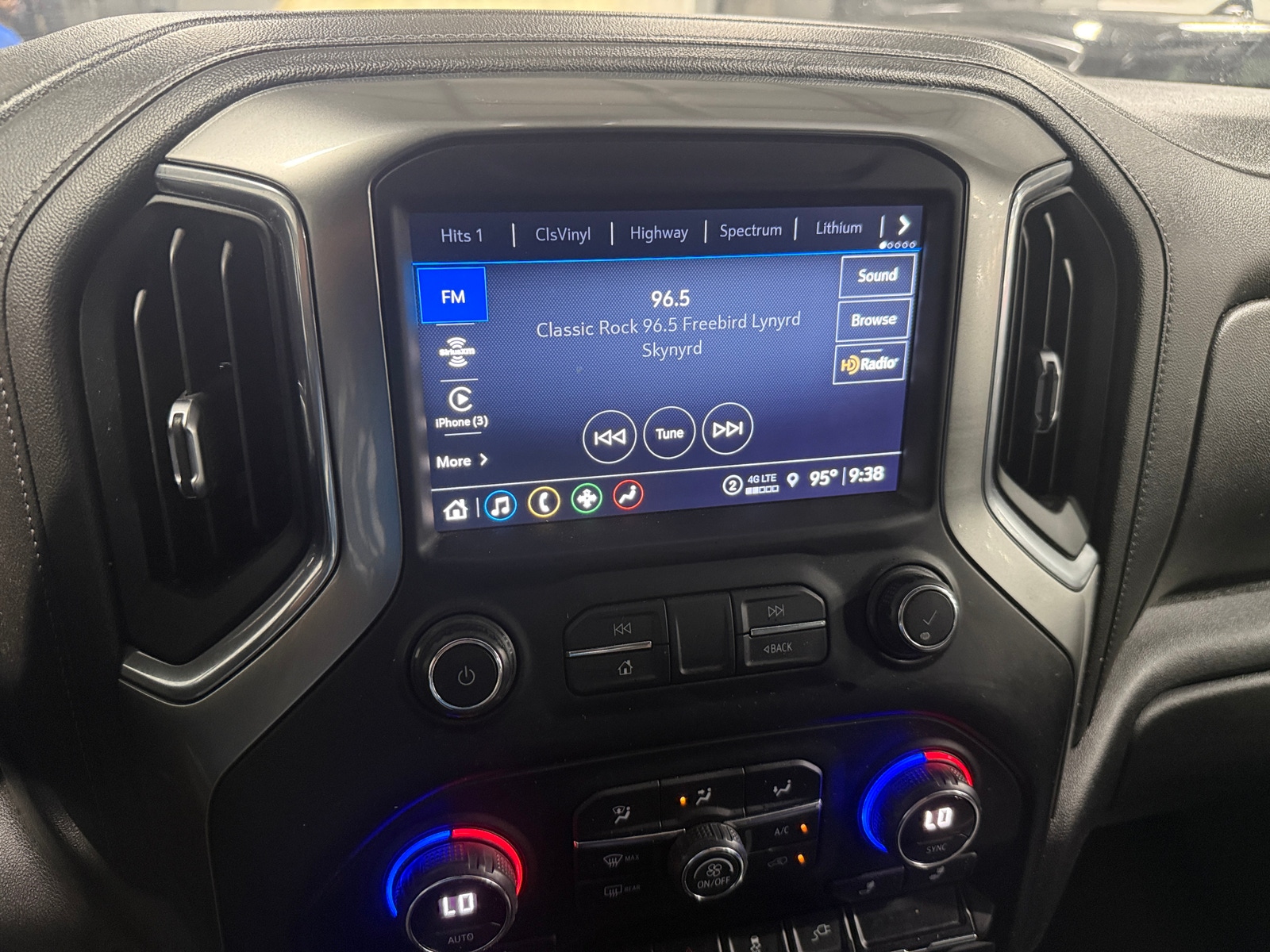 Thumbnail: 2021 Chevrolet Silverado 1500 - 4