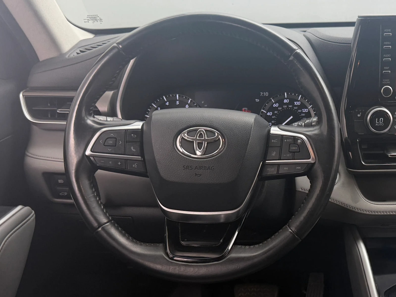 Thumbnail: 2020 Toyota Highlander - 4