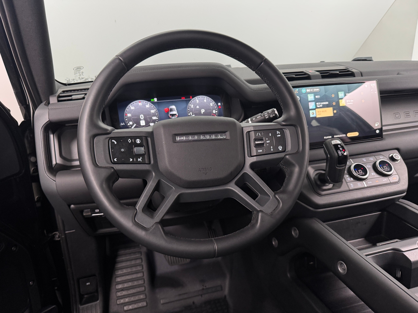 Thumbnail: 2025 Land Rover Defender - 4
