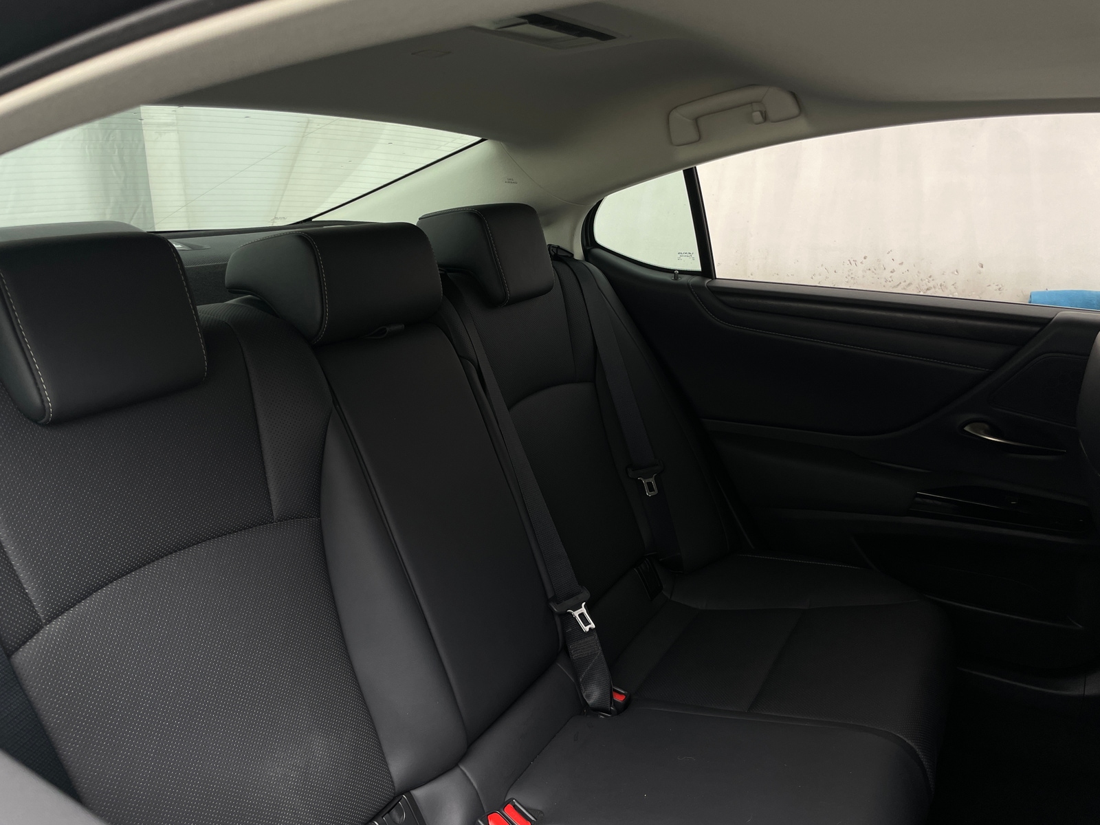 Thumbnail: 2022 Lexus ES - 5