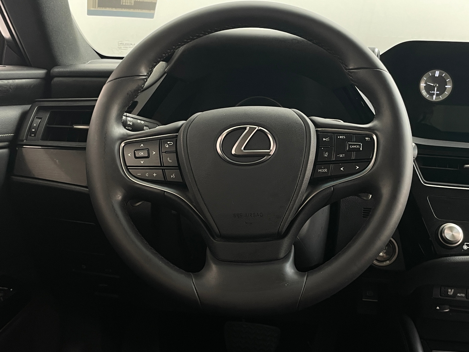Thumbnail: 2022 Lexus ES - 4