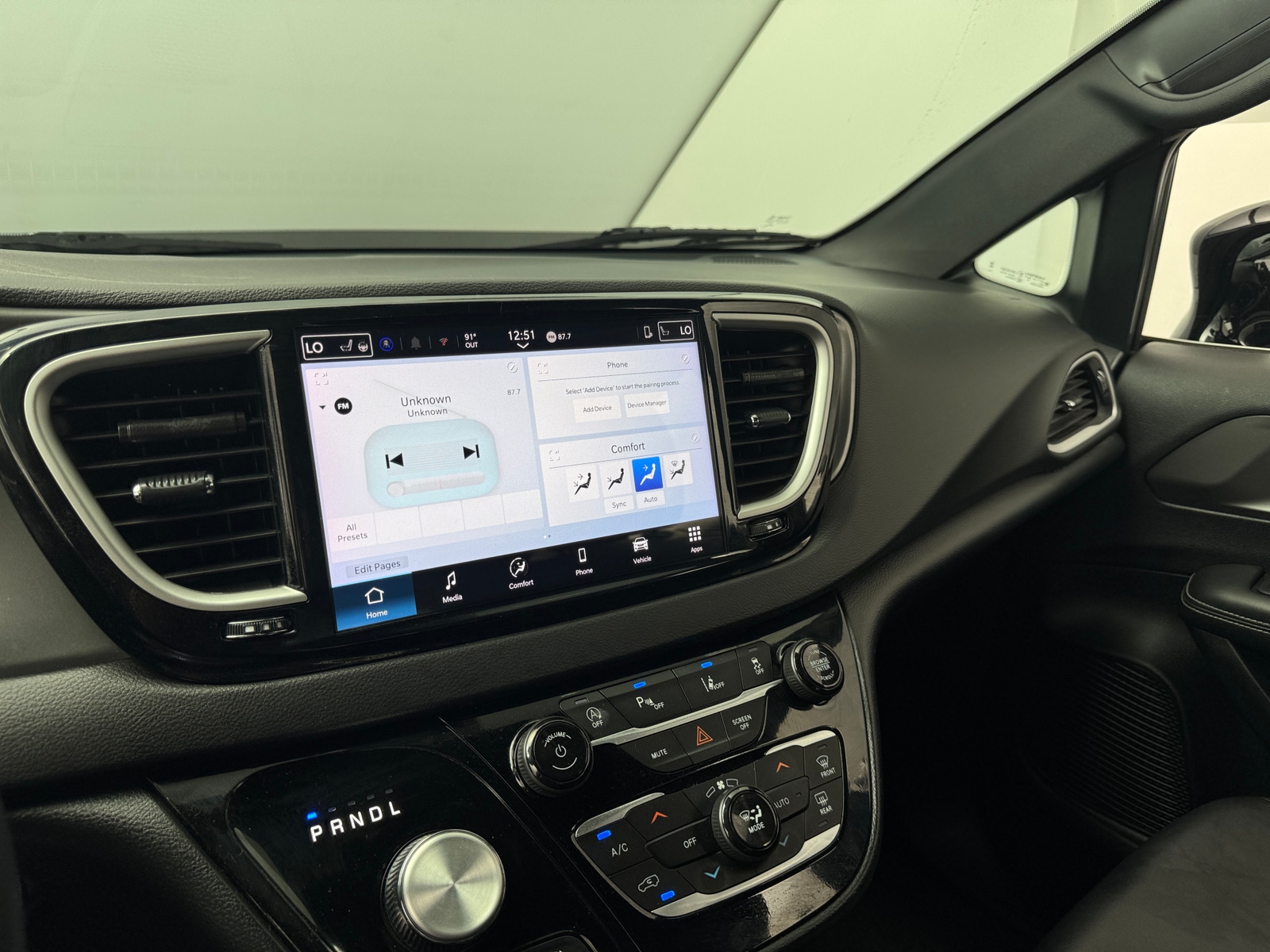 Thumbnail: 2025 Chrysler Pacifica - 3