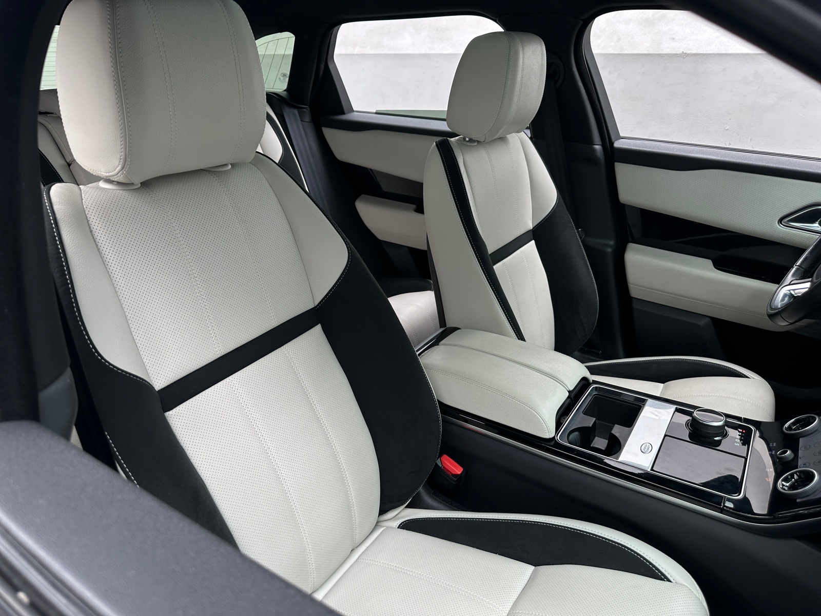 Thumbnail: 2020 Land Rover Range Rover Velar - 2