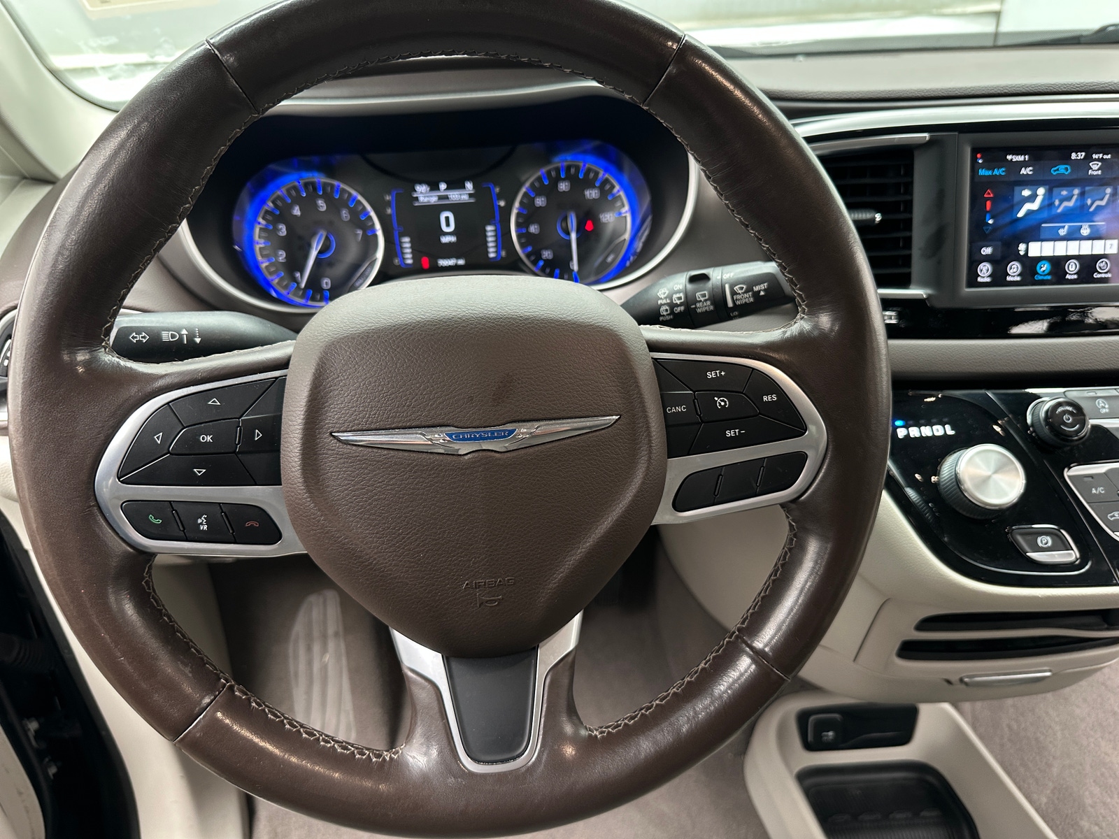 Thumbnail: 2020 Chrysler Voyager - 5