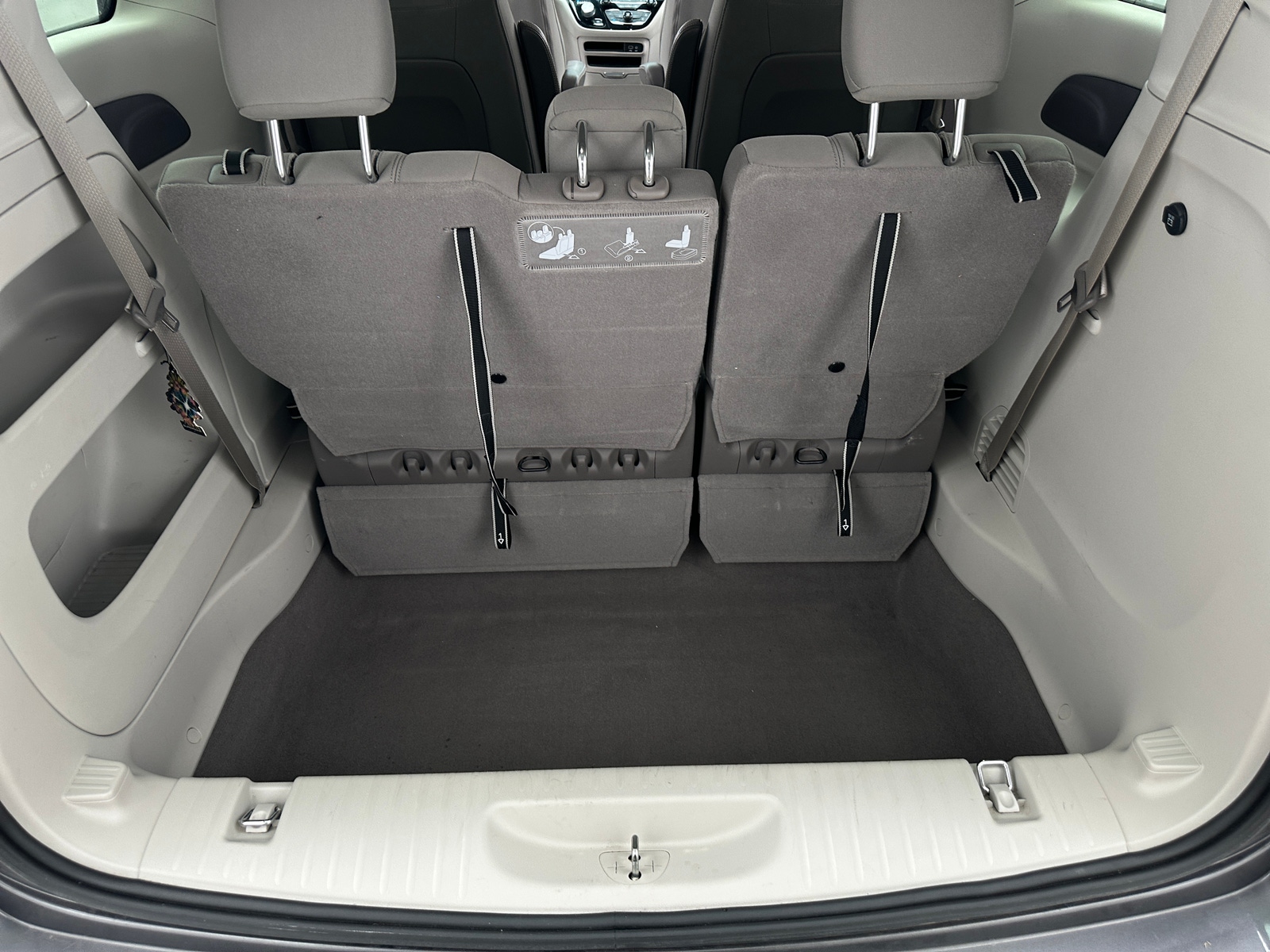 Thumbnail: 2020 Chrysler Voyager - 7