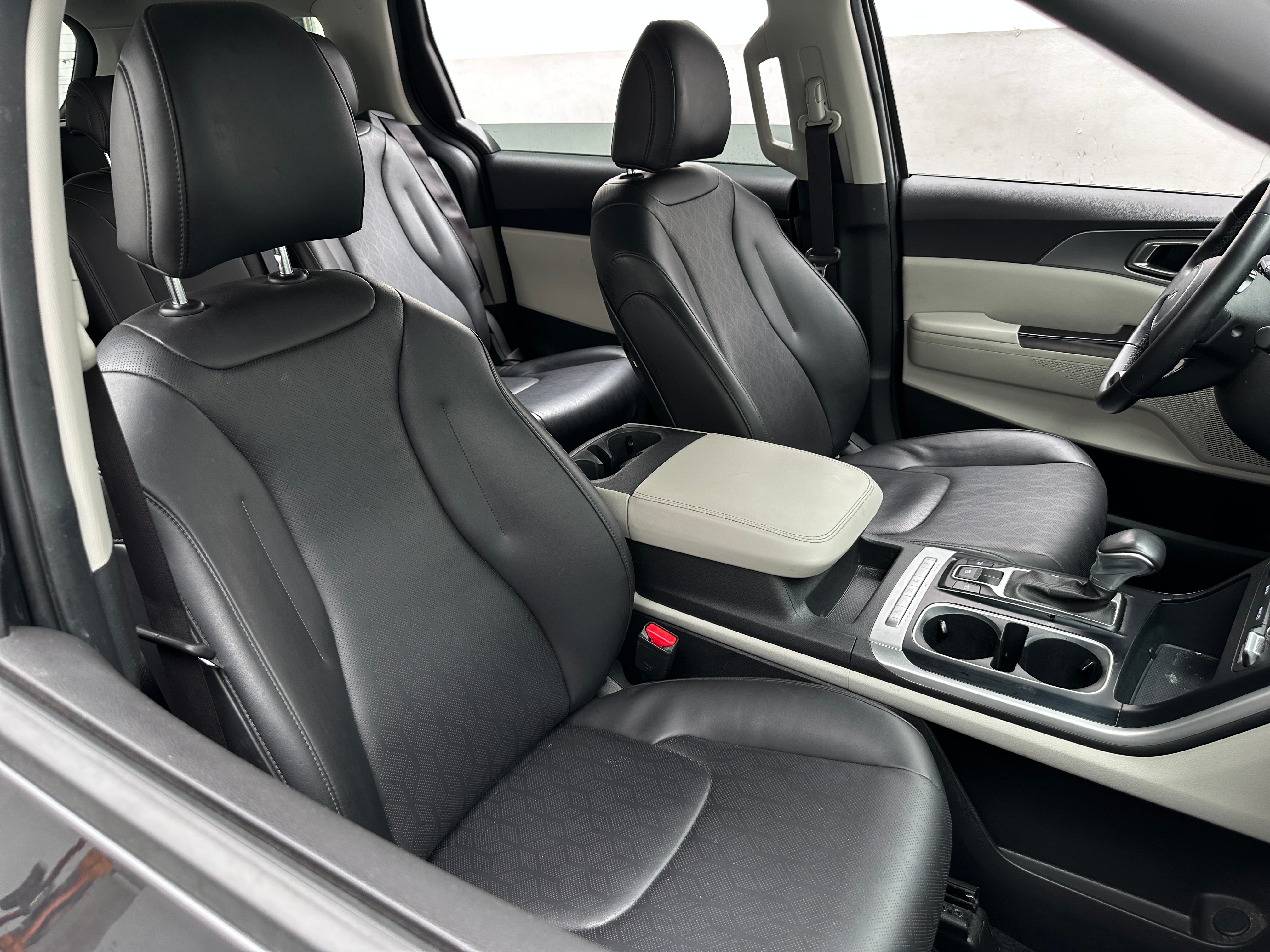 2024 Kia Carnival LX Seat Pkg
