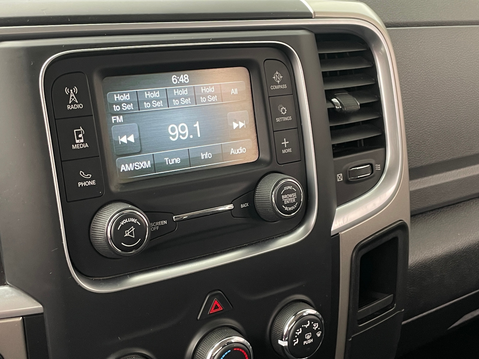 Thumbnail: 2019 RAM 1500 Classic - 4