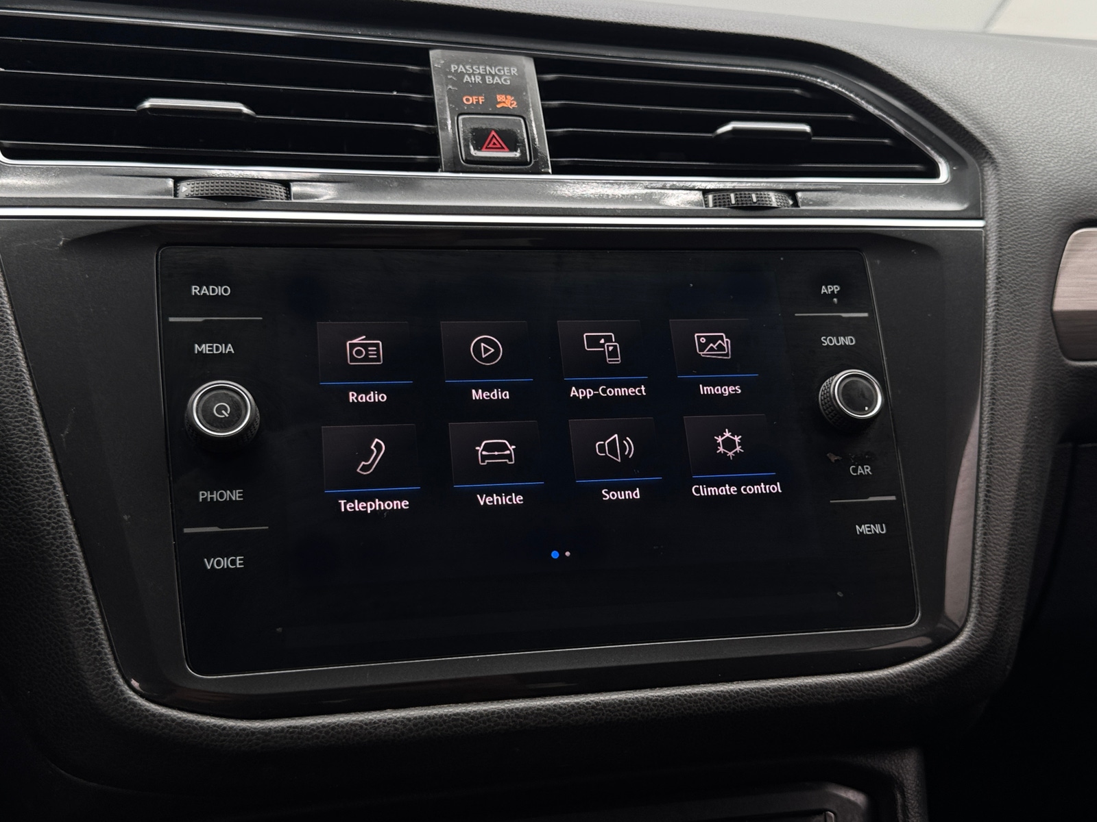 Thumbnail: 2019 Volkswagen Tiguan - 4