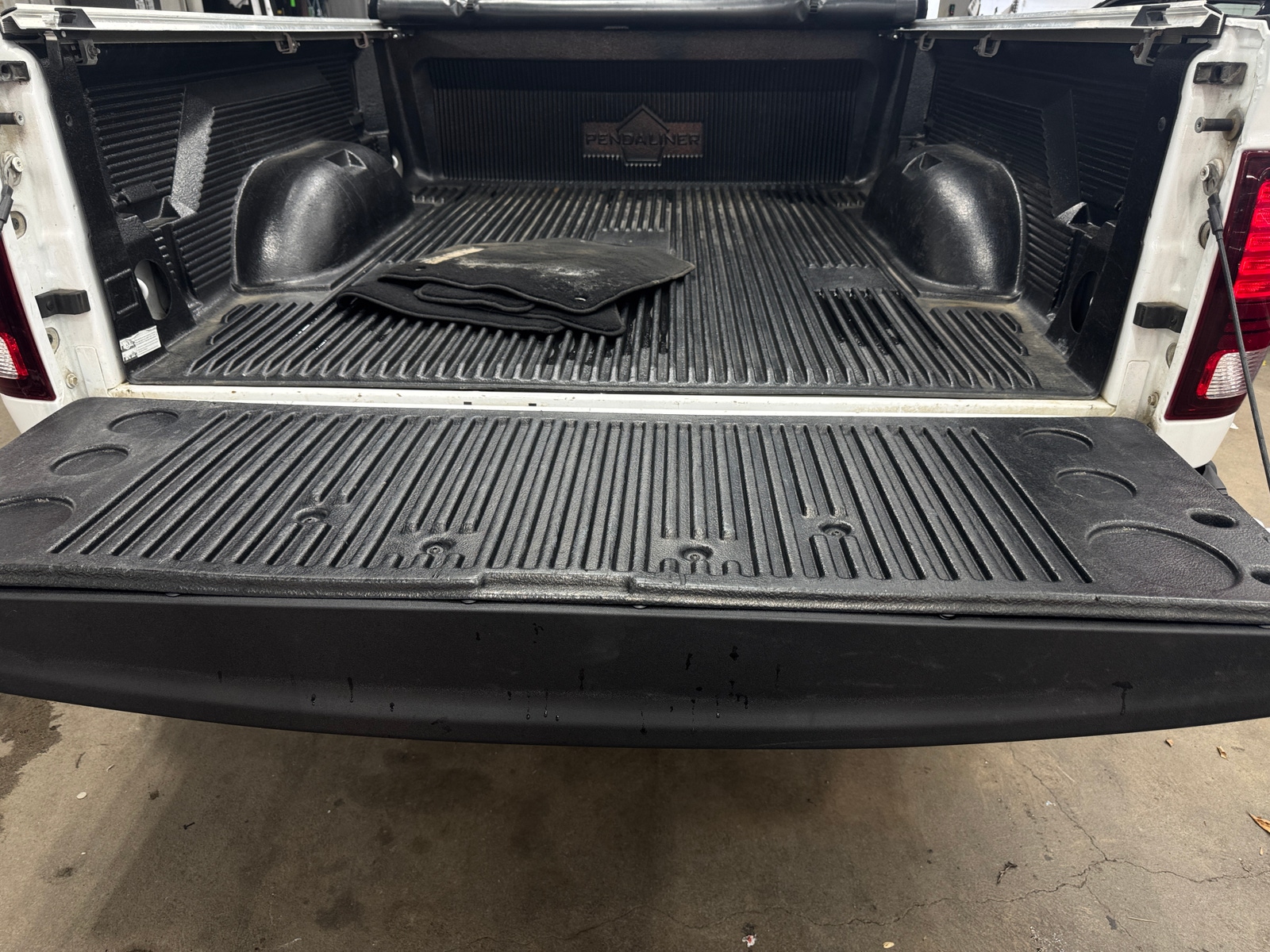 Thumbnail: 2019 RAM 1500 Classic - 7