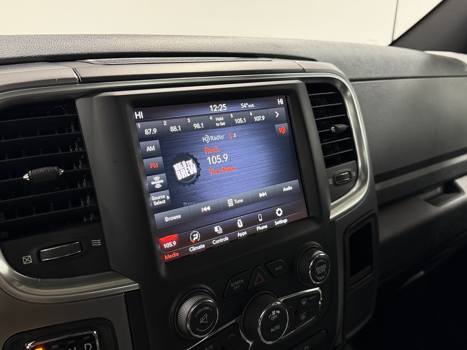 Thumbnail: 2021 RAM 1500 Classic - 4