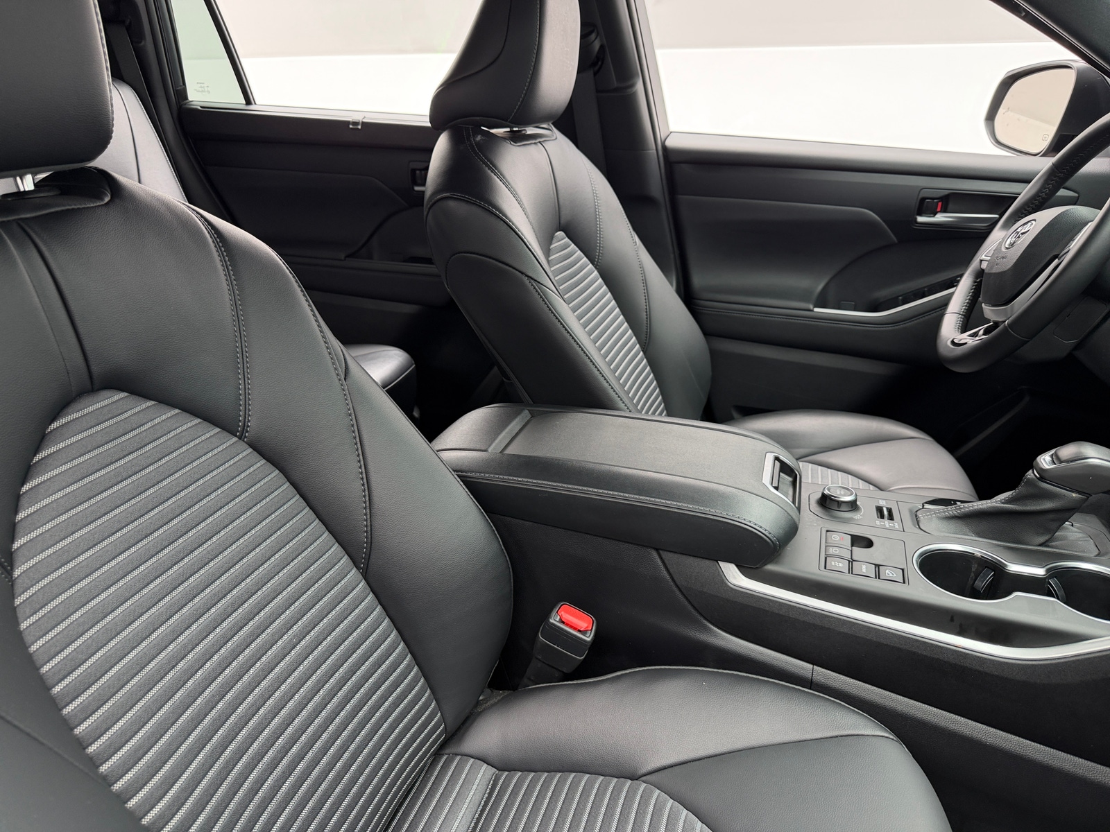 Thumbnail: 2023 Toyota Highlander - 2