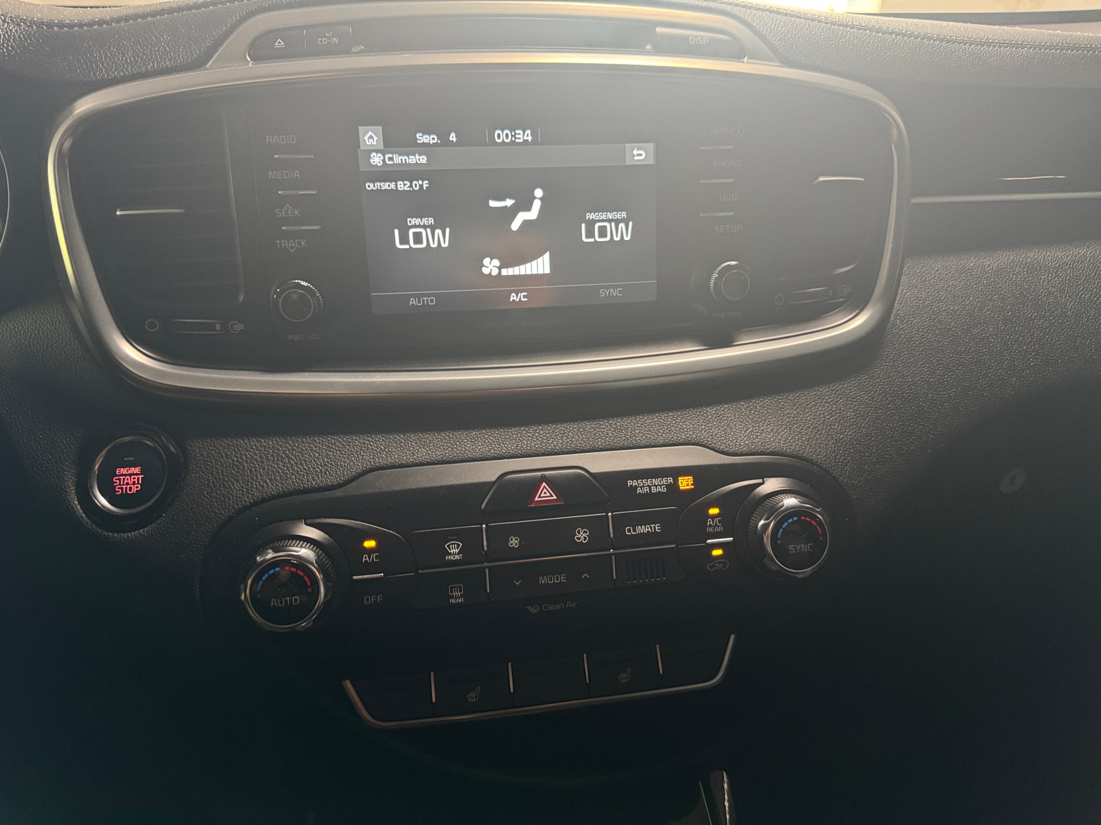 Thumbnail: 2017 Kia Sorento - 3