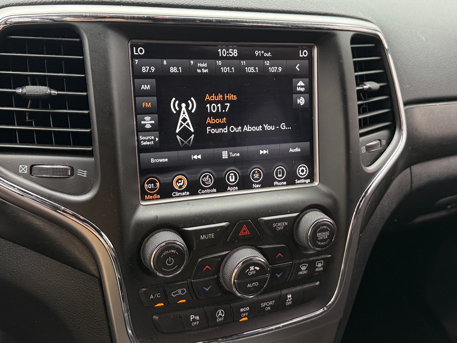 Thumbnail: 2018 Jeep Grand Cherokee - 3