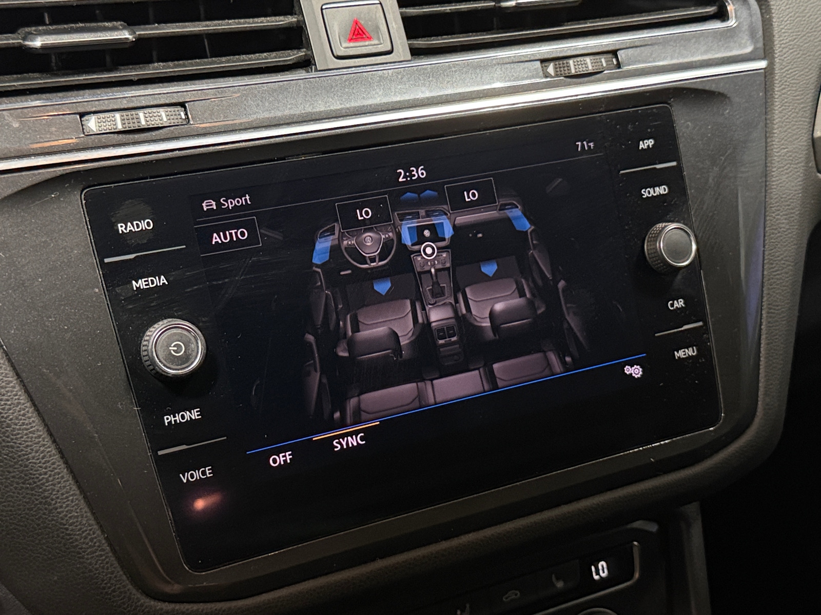 Thumbnail: 2018 Volkswagen Tiguan - 4