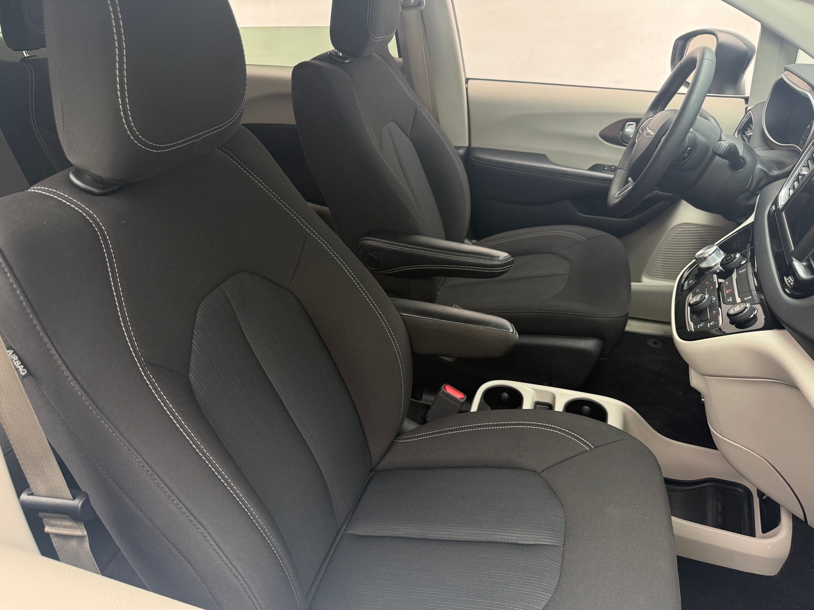 Thumbnail: 2024 Chrysler Voyager - 2