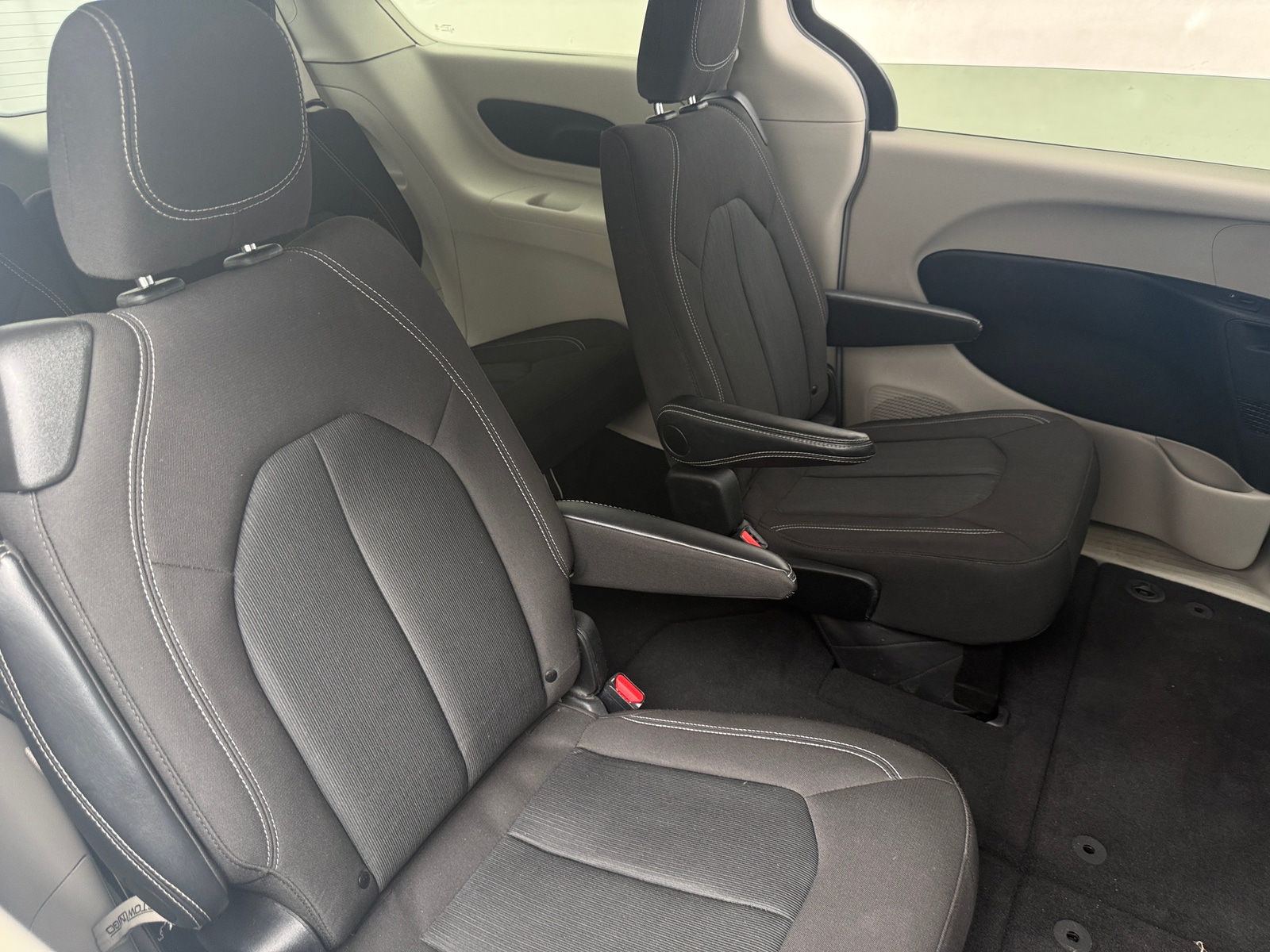 Thumbnail: 2024 Chrysler Voyager - 6