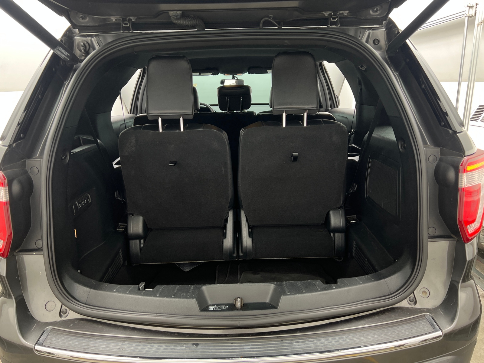 Thumbnail: 2019 Ford Explorer - 6