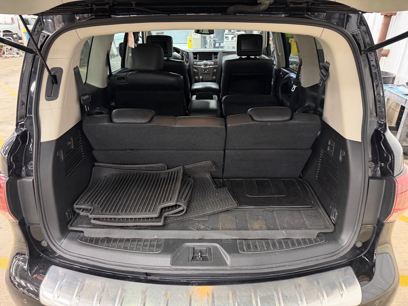 Thumbnail: 2017 INFINITI QX80 - 6