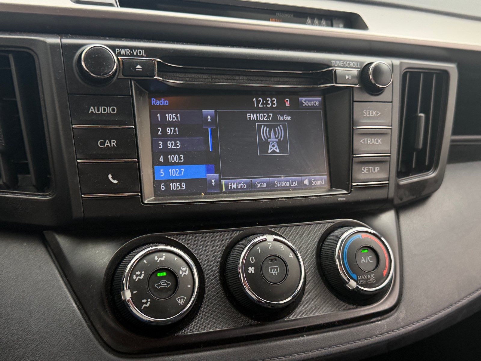 Thumbnail: 2018 Toyota RAV4 - 4