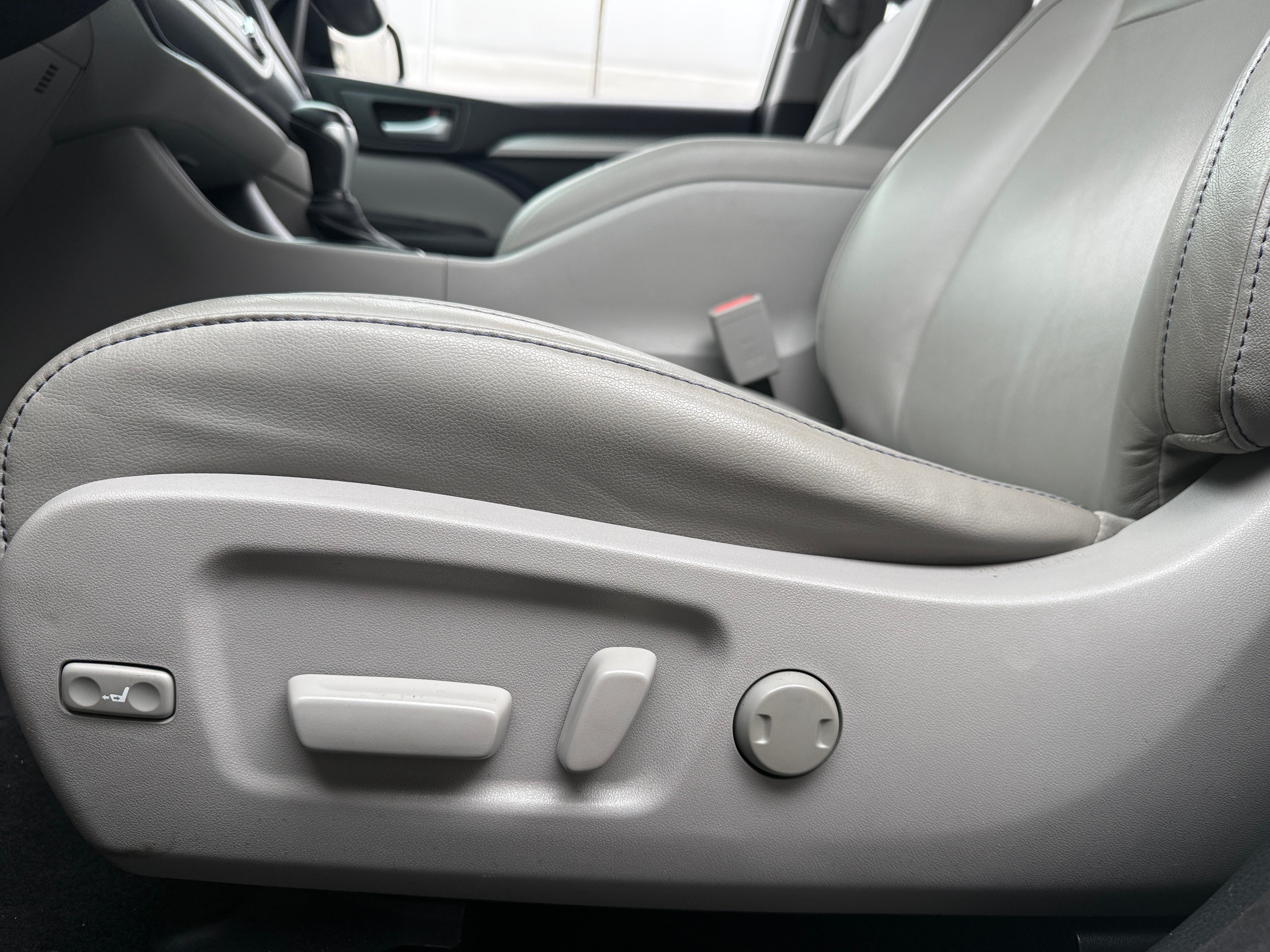 2015 Toyota Highlander XLE - Photo 3
