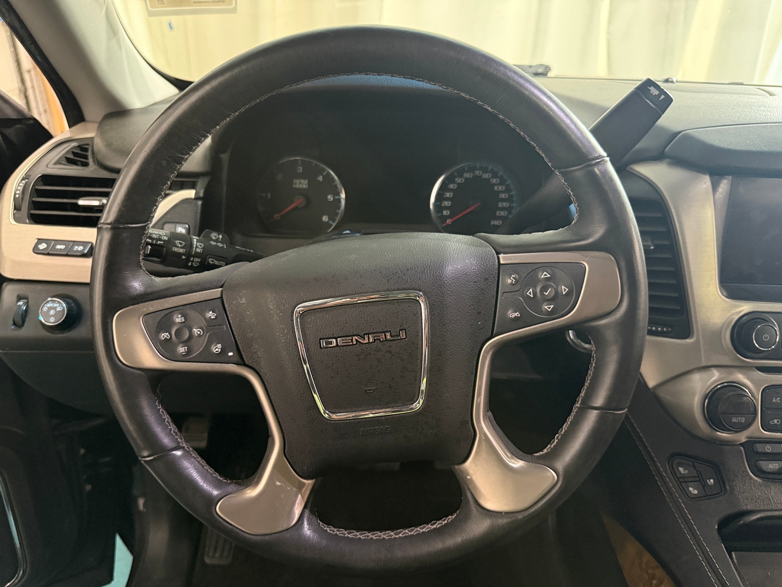 Thumbnail: 2017 GMC Yukon XL - 4