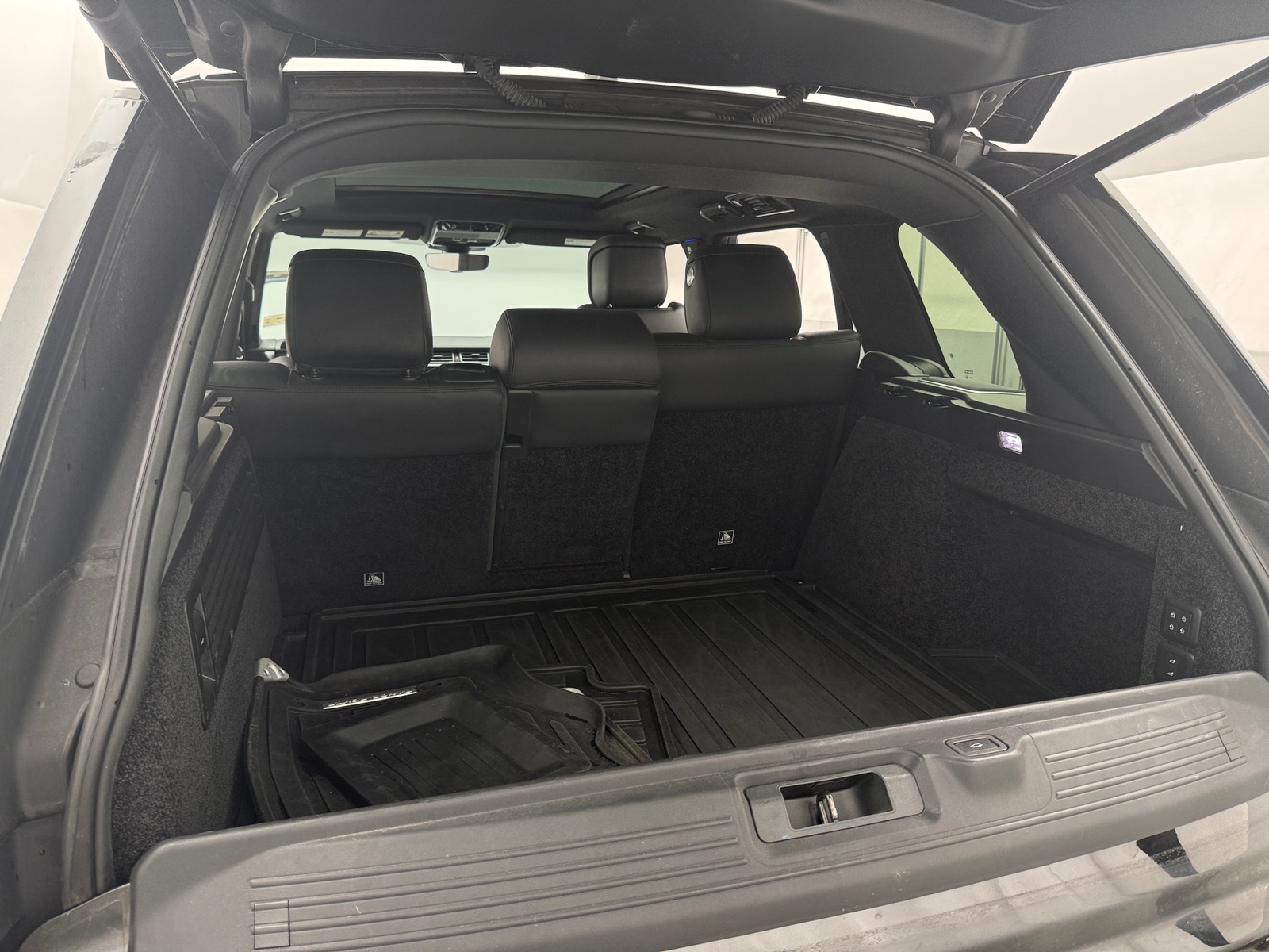 Thumbnail: 2019 Land Rover Range Rover - 6