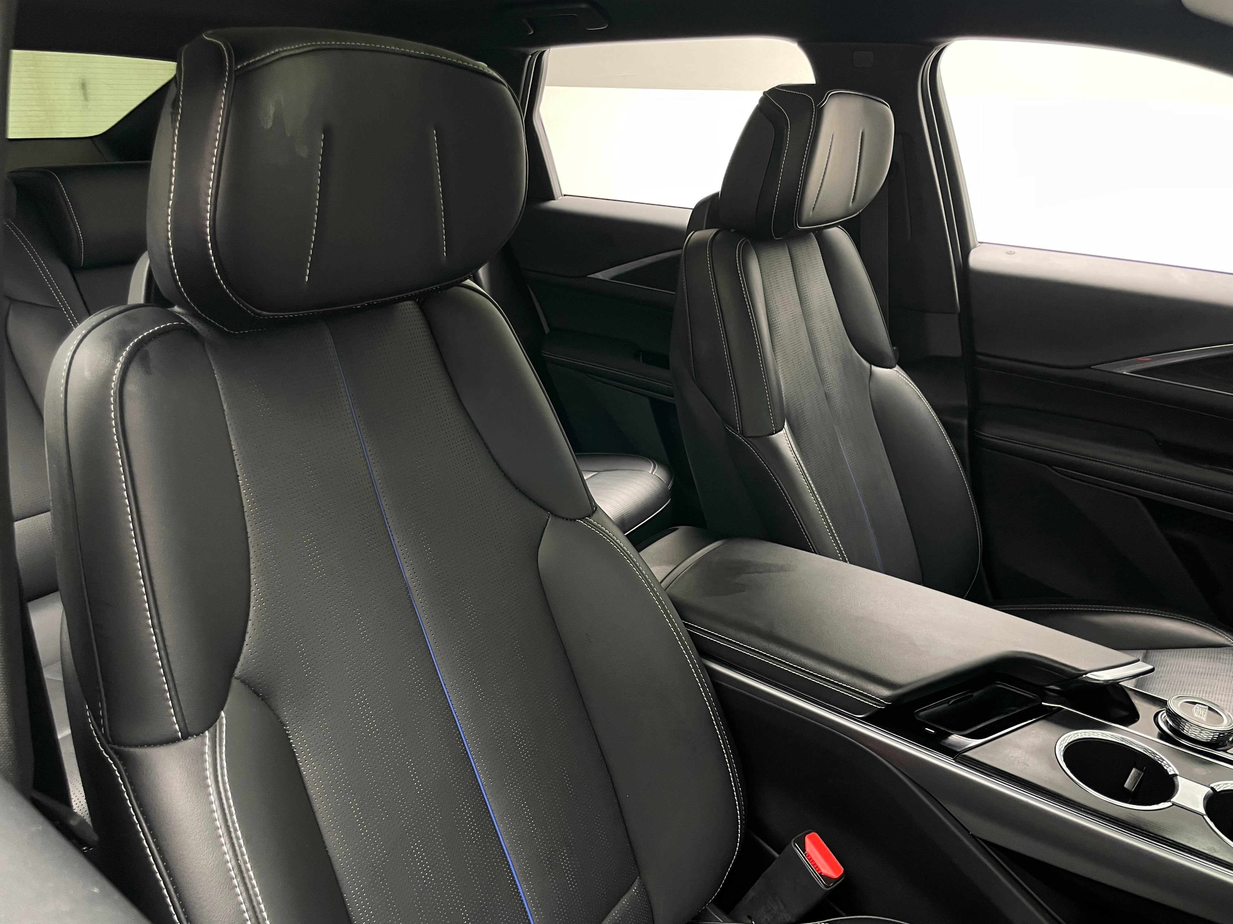 2024 Cadillac LYRIQ Luxury 1