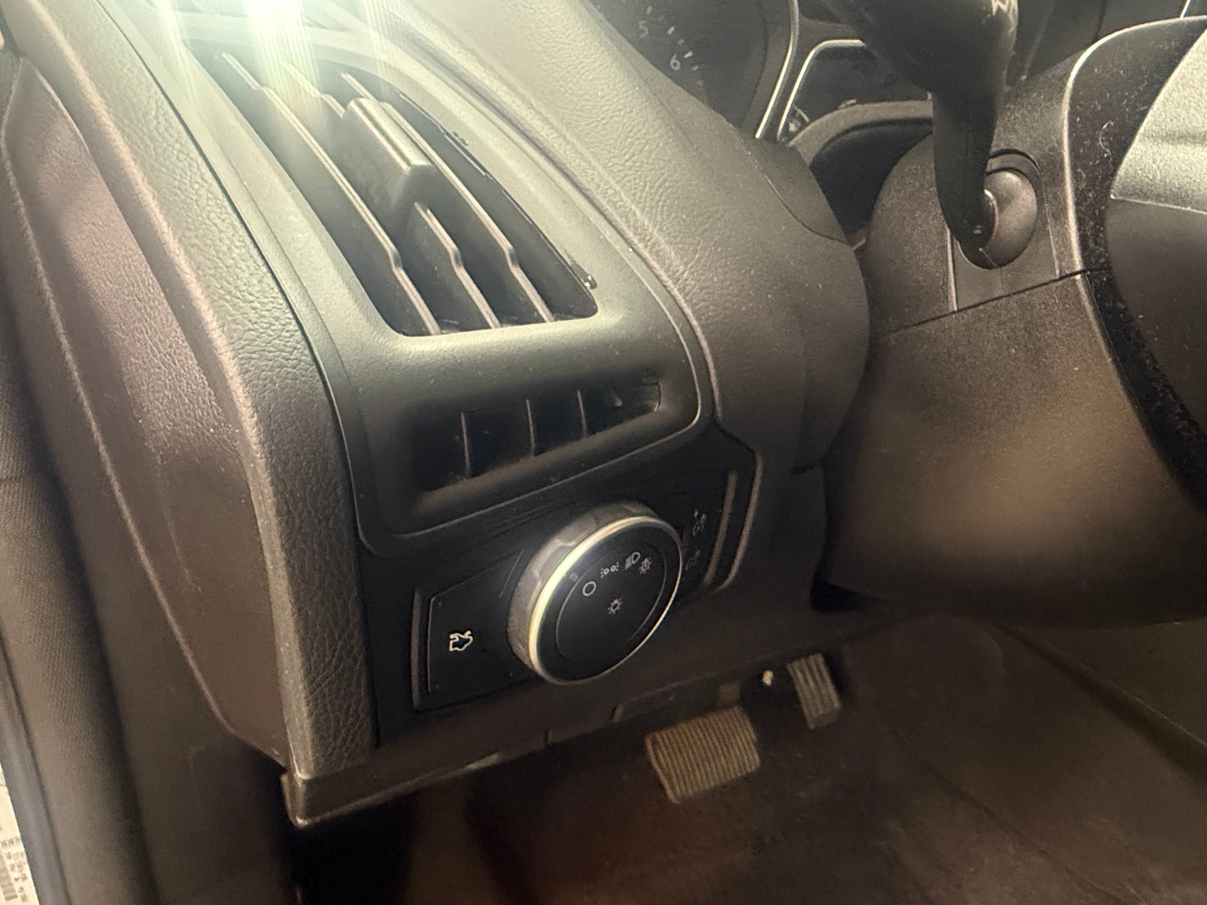 Used 2016 Ford Focus SE with VIN 1FADP3F29GL234224 for sale in Pewaukee, WI