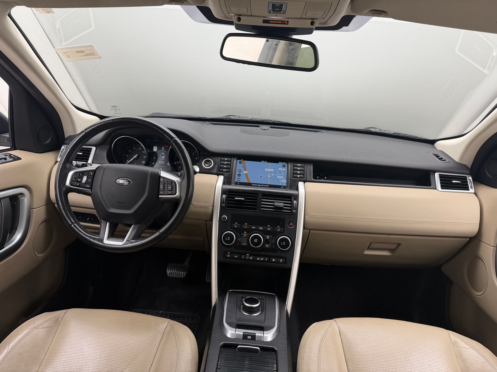 Thumbnail: 2017 Land Rover Discovery Sport - 2