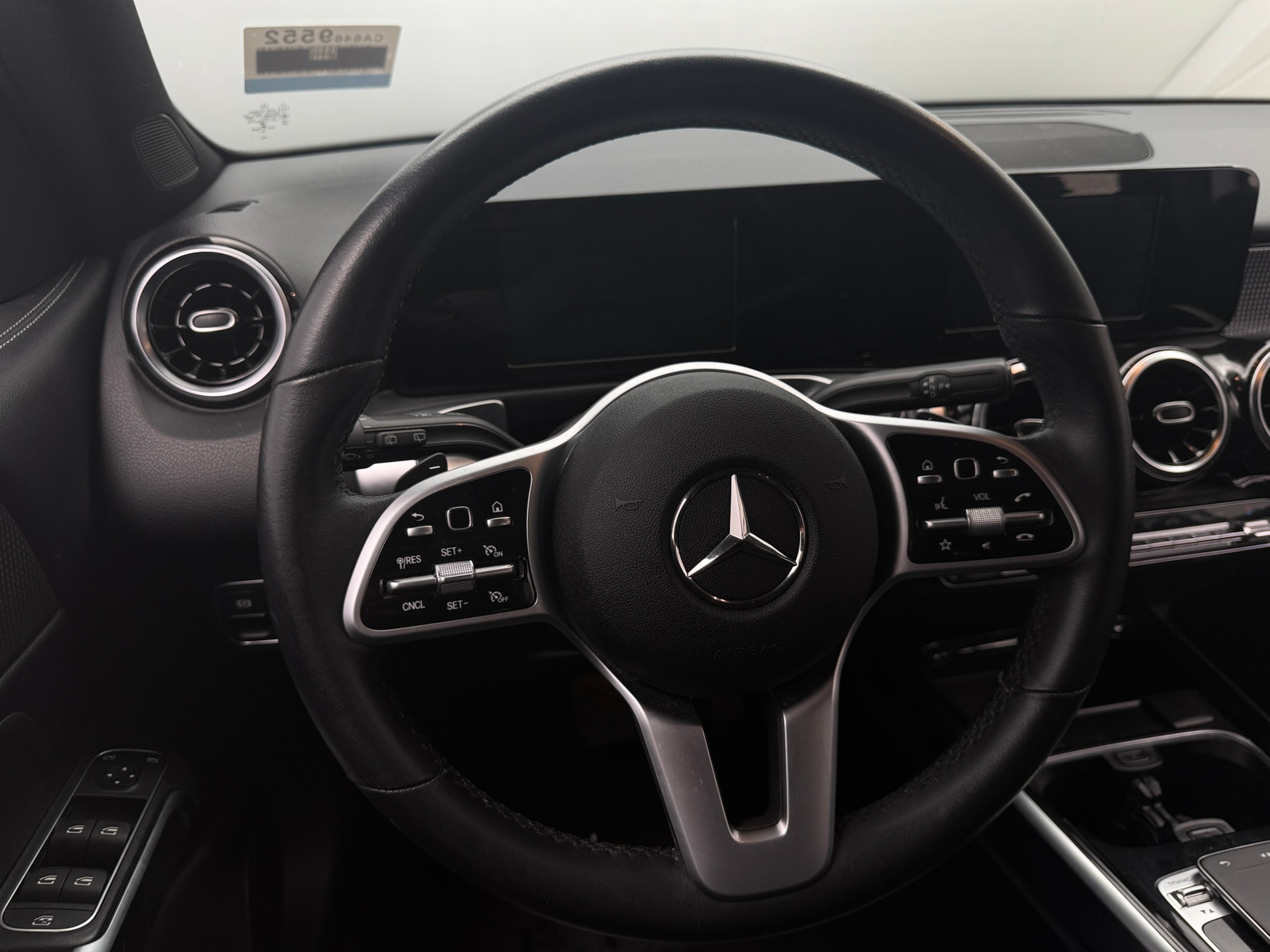 Thumbnail: 2020 Mercedes-Benz GLB - 4