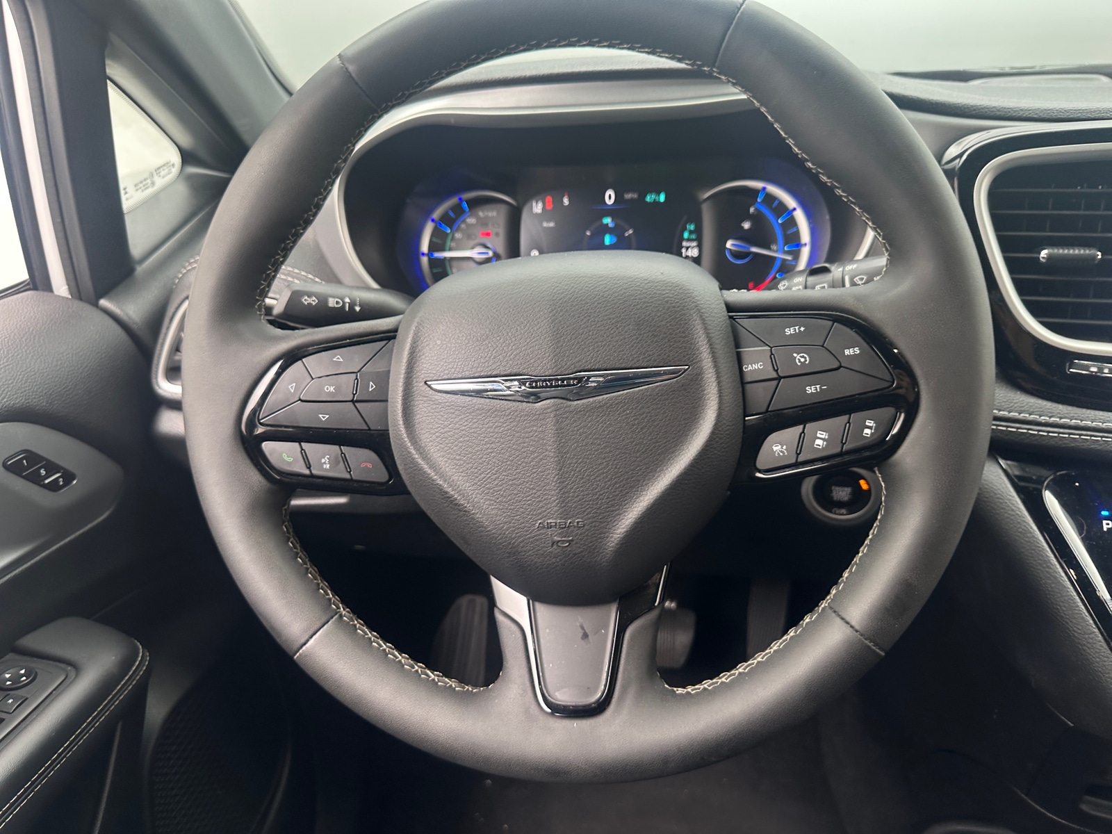 Thumbnail: 2024 Chrysler Pacifica - 4