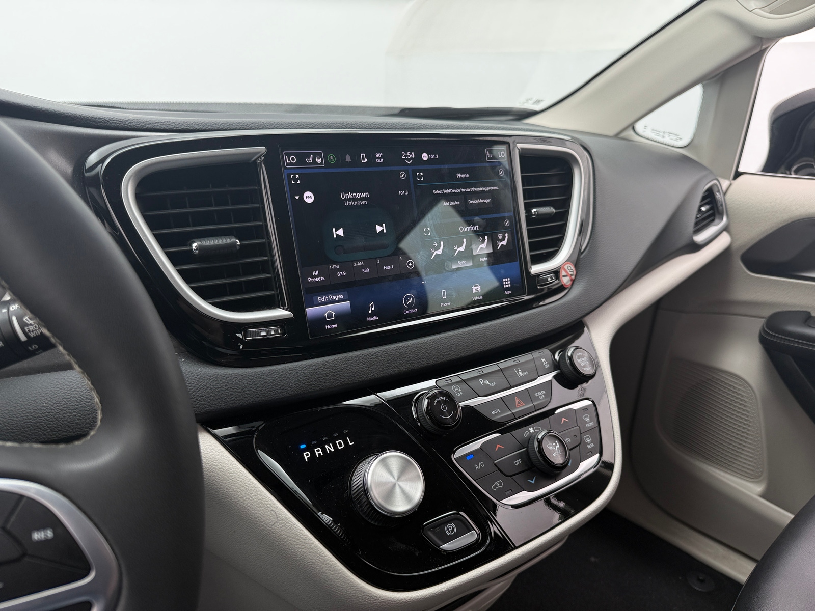 Thumbnail: 2024 Chrysler Pacifica - 4