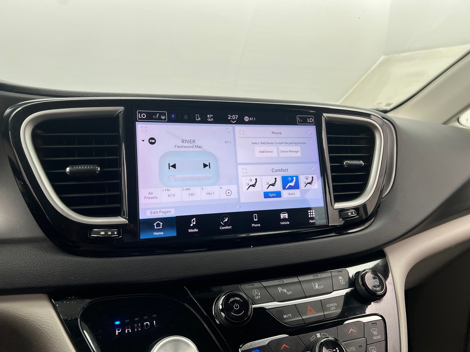 Thumbnail: 2024 Chrysler Pacifica - 3