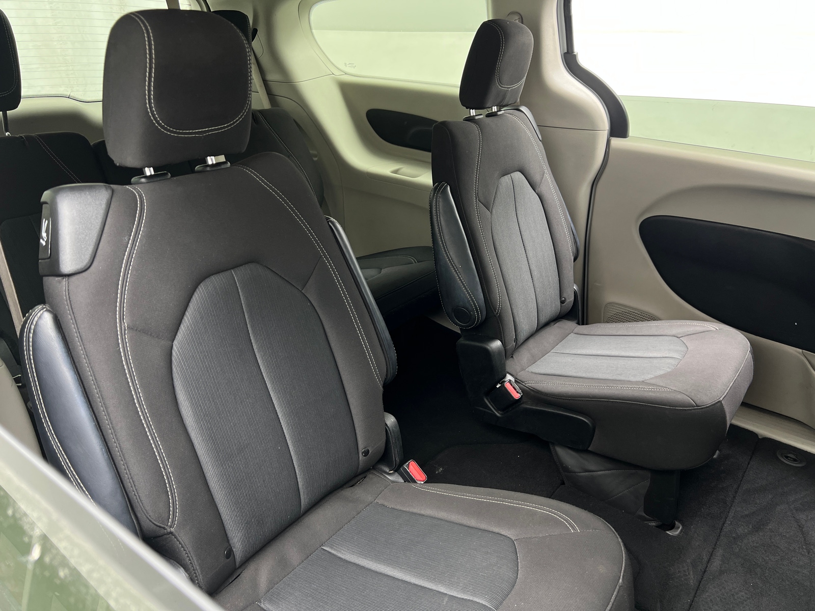 Thumbnail: 2023 Chrysler Voyager - 6
