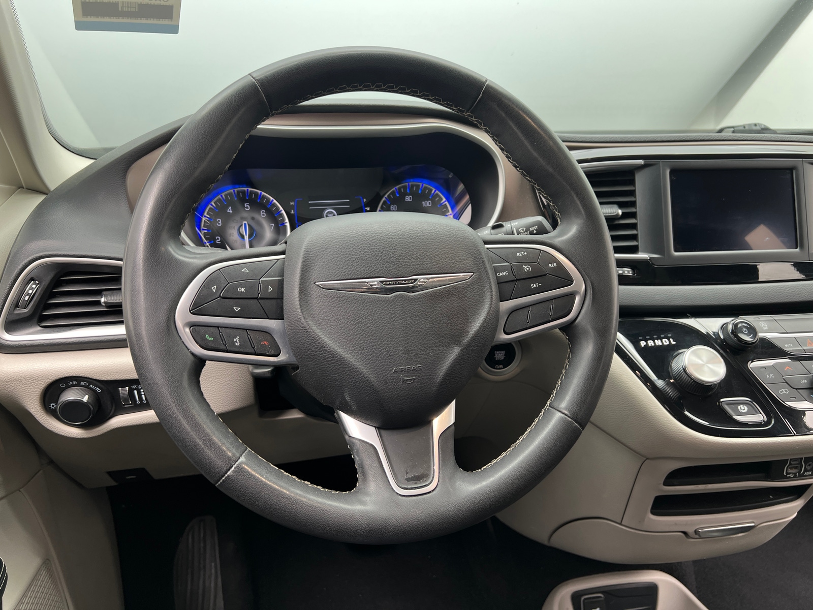 Thumbnail: 2023 Chrysler Voyager - 5