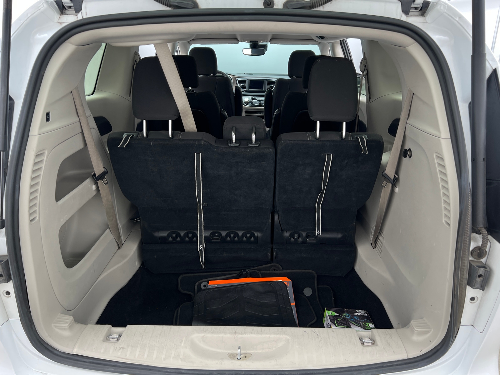 Thumbnail: 2023 Chrysler Voyager - 7
