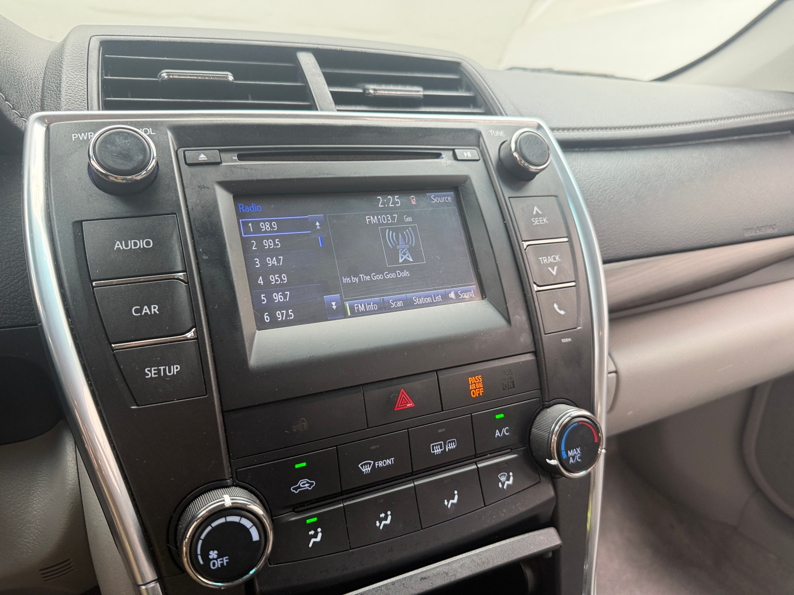 Thumbnail: 2016 Toyota Camry - 4