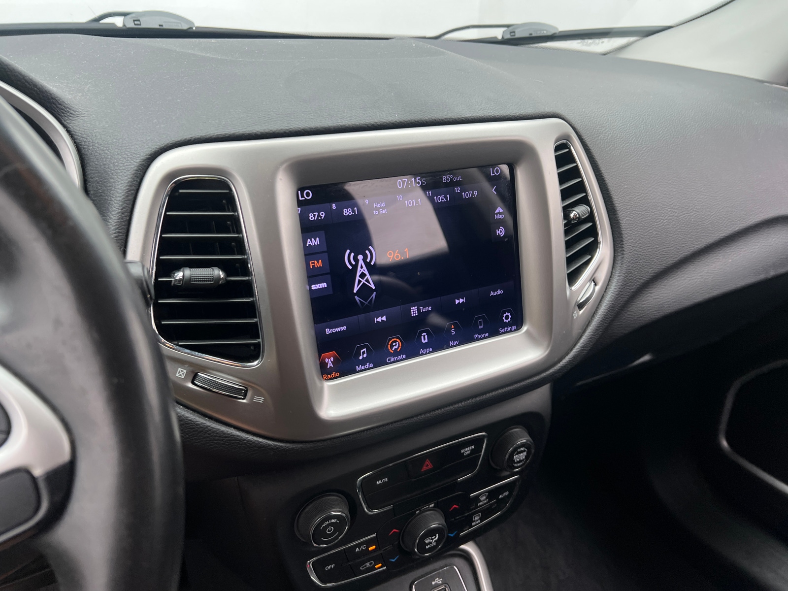 Thumbnail: 2018 Jeep Compass - 4