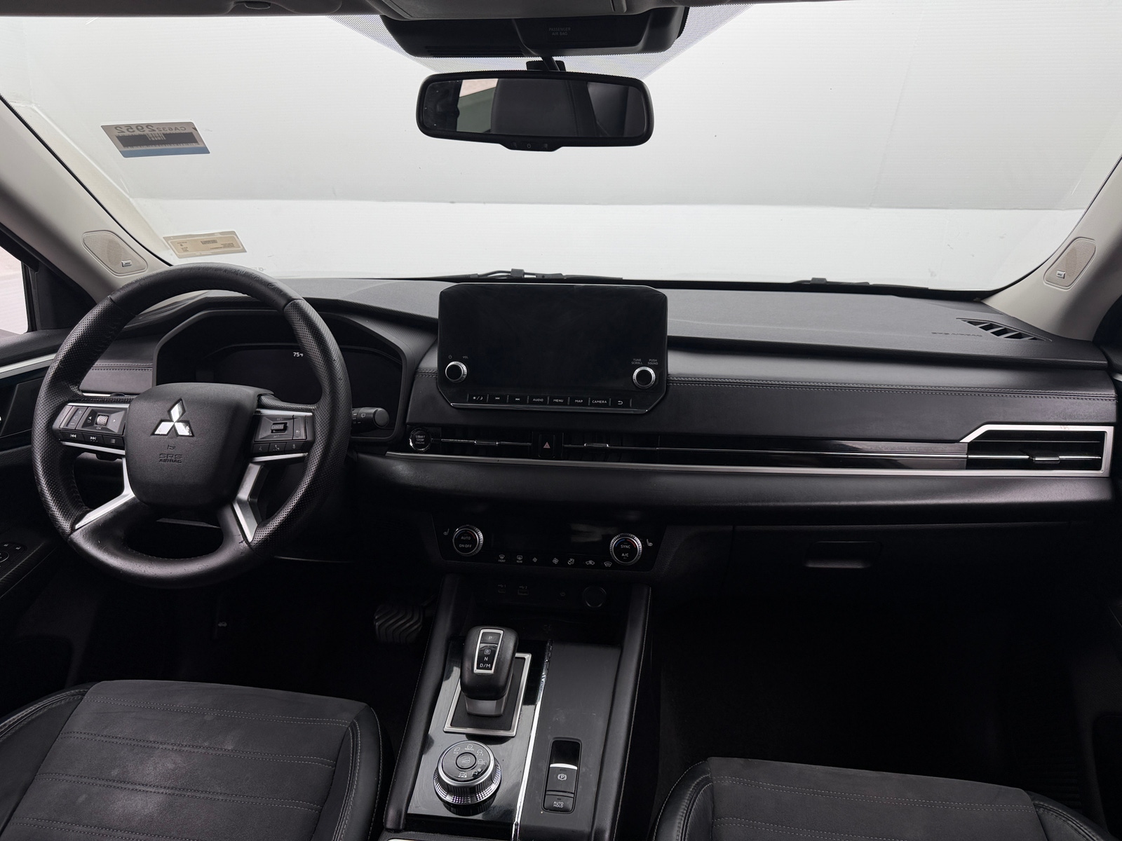 Thumbnail: 2022 Mitsubishi Outlander - 2