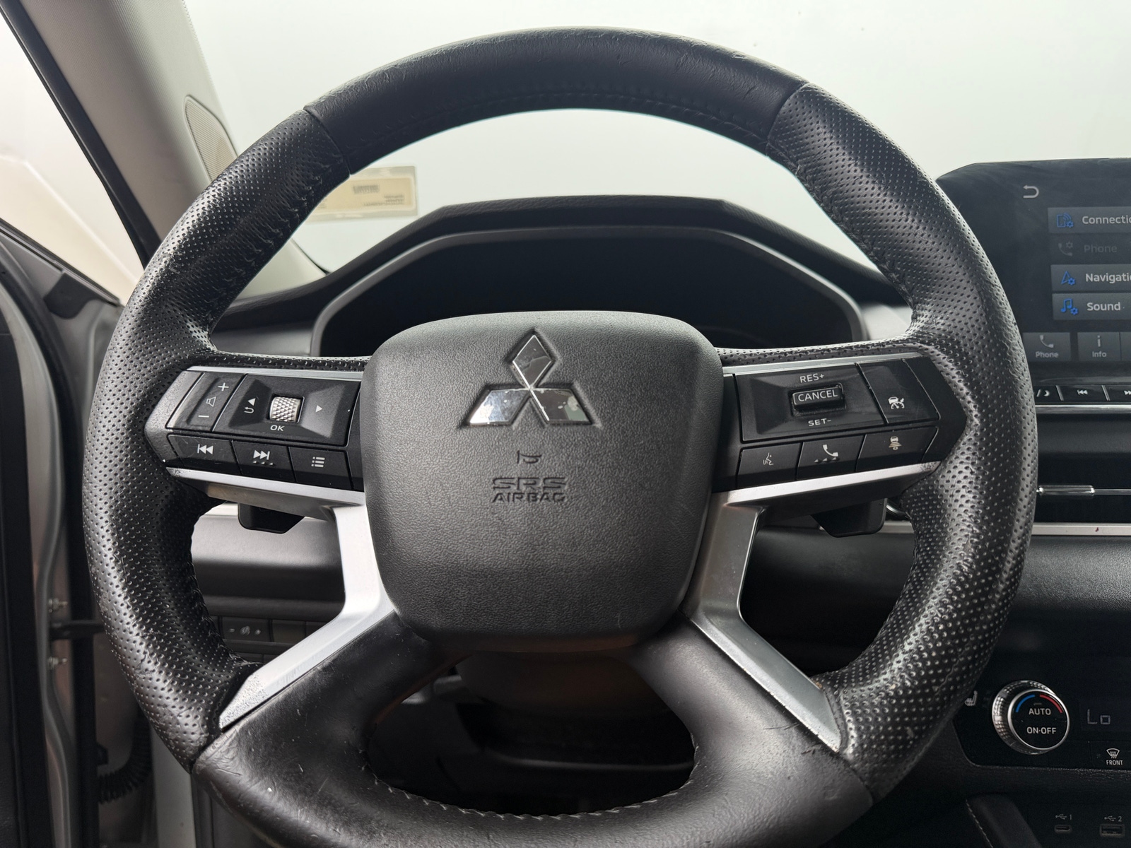 Thumbnail: 2022 Mitsubishi Outlander - 4