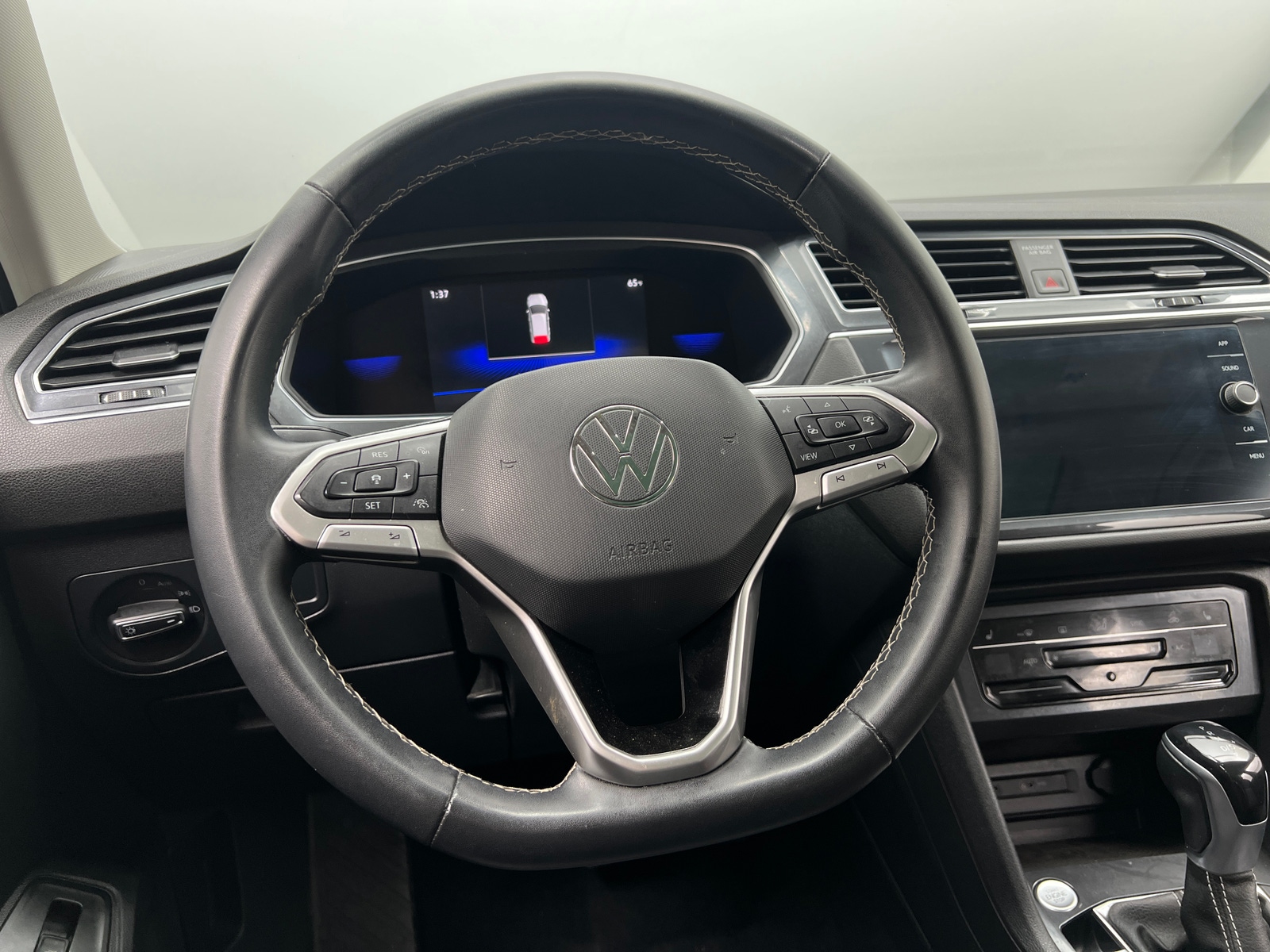 Thumbnail: 2022 Volkswagen Tiguan - 5