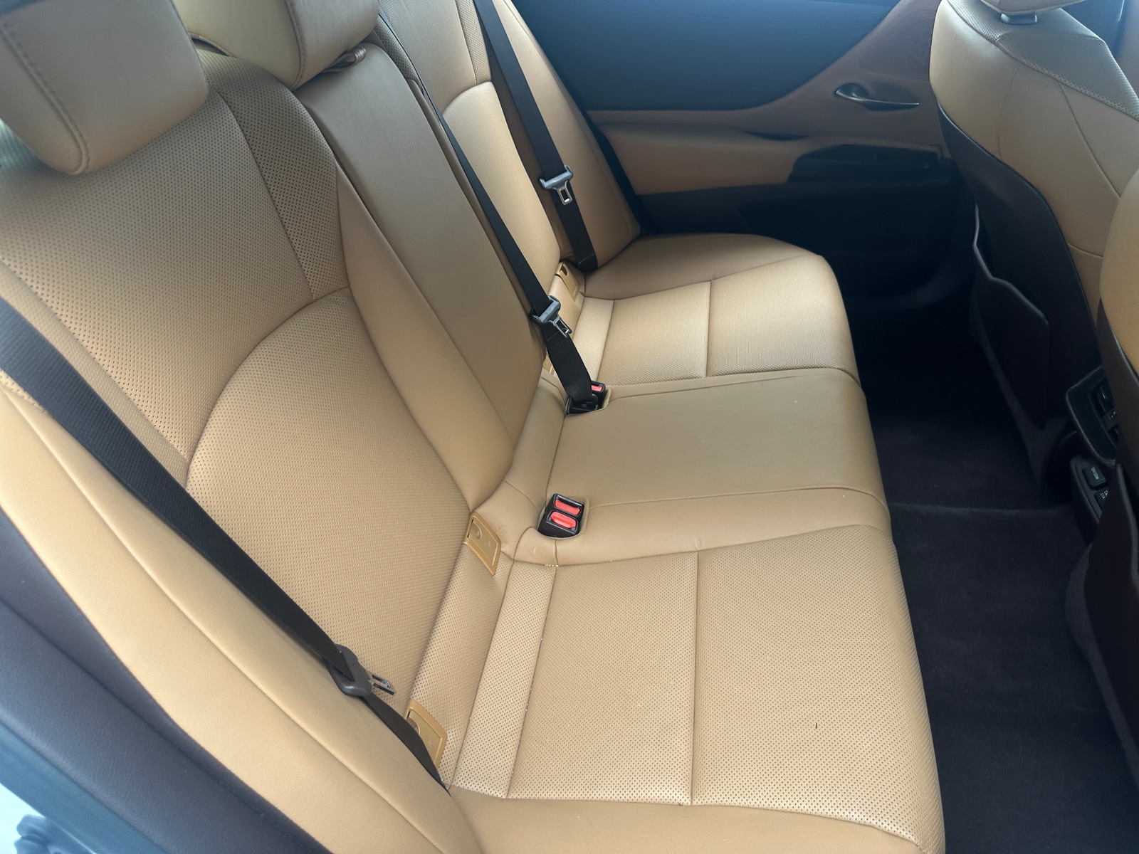 Thumbnail: 2021 Lexus ES - 6